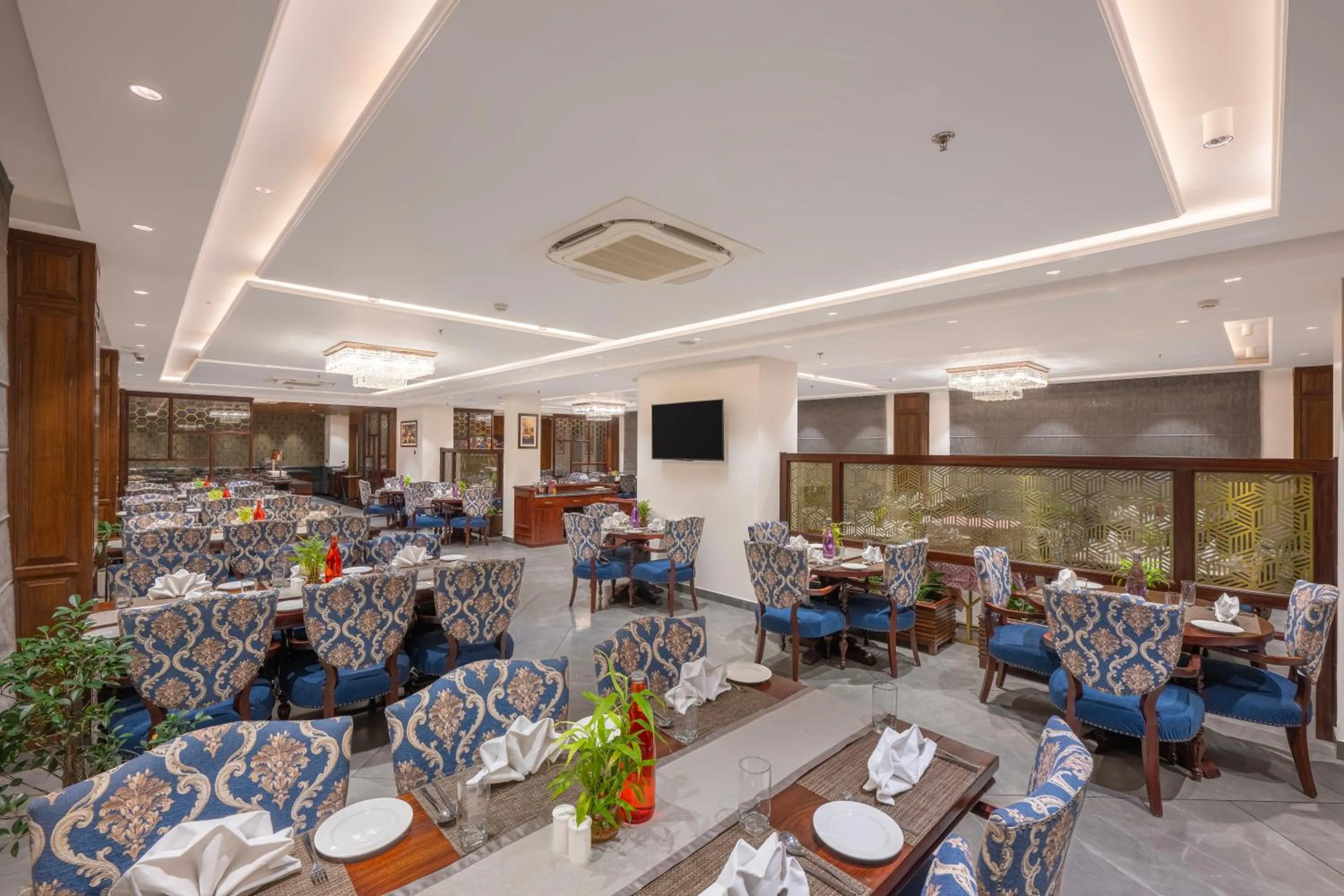 Restaurant/places to eat in WelcomHeritage Elysium Resort & Spa