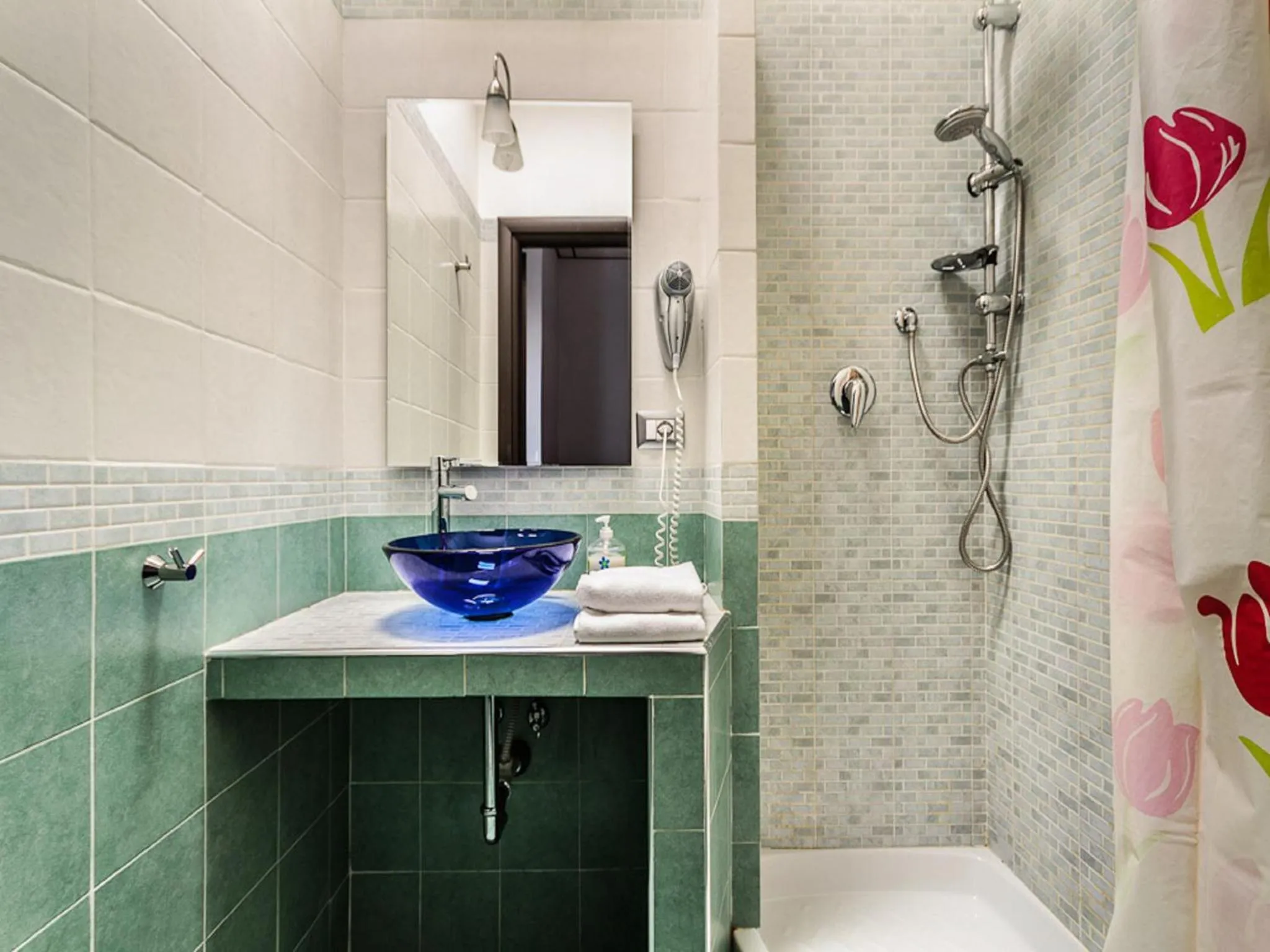 Bathroom in La Lupa in Trastevere