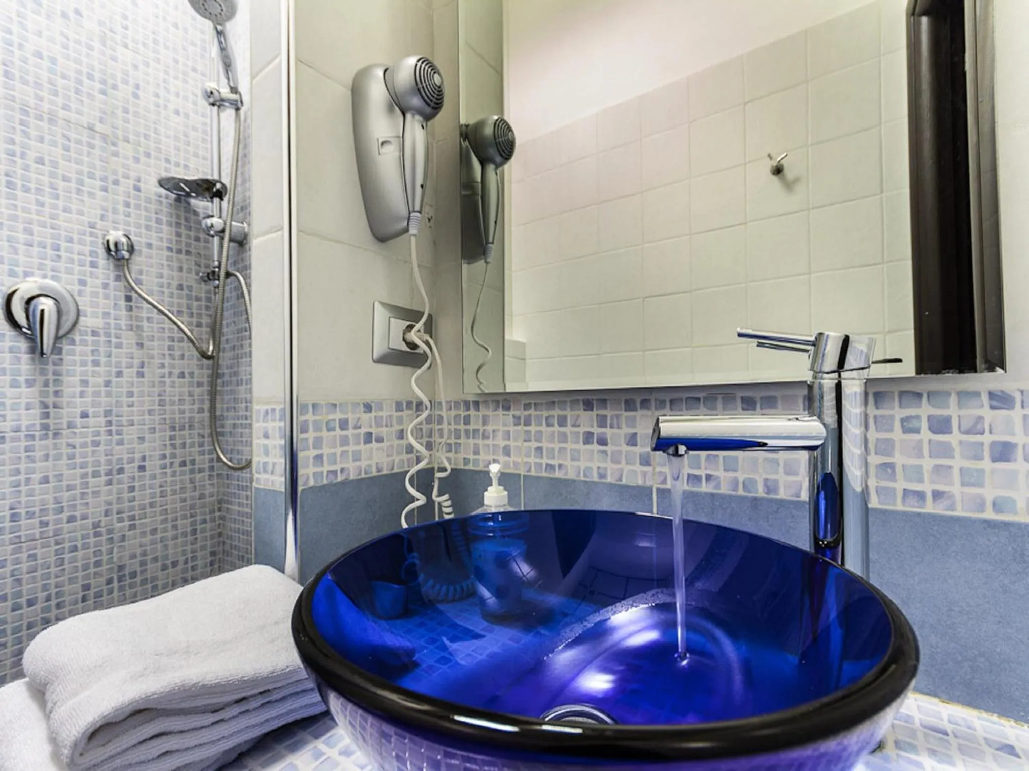 Bathroom in La Lupa in Trastevere