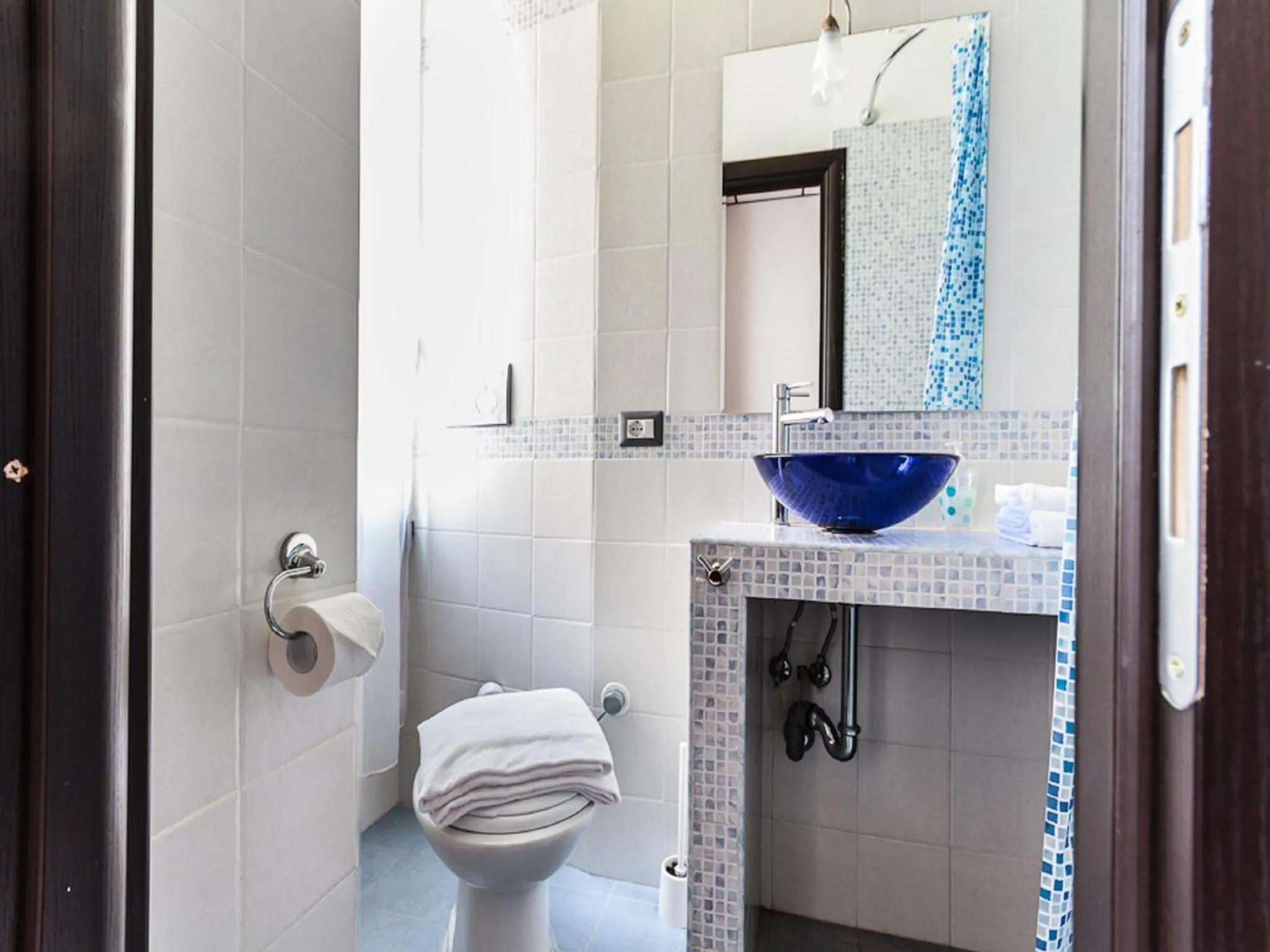 Bathroom in La Lupa in Trastevere