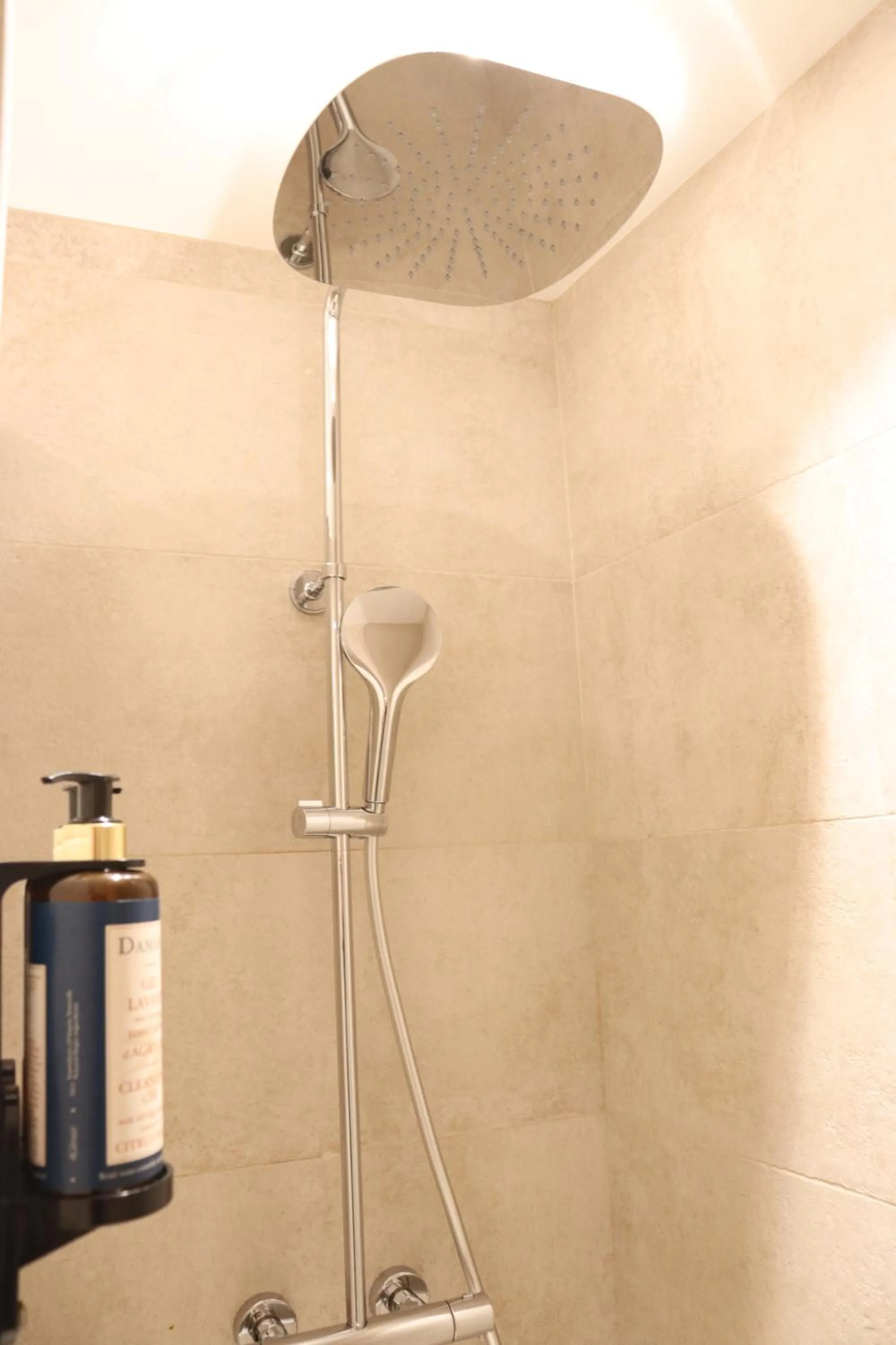 Shower in Mas des Romarins, The Originals Relais