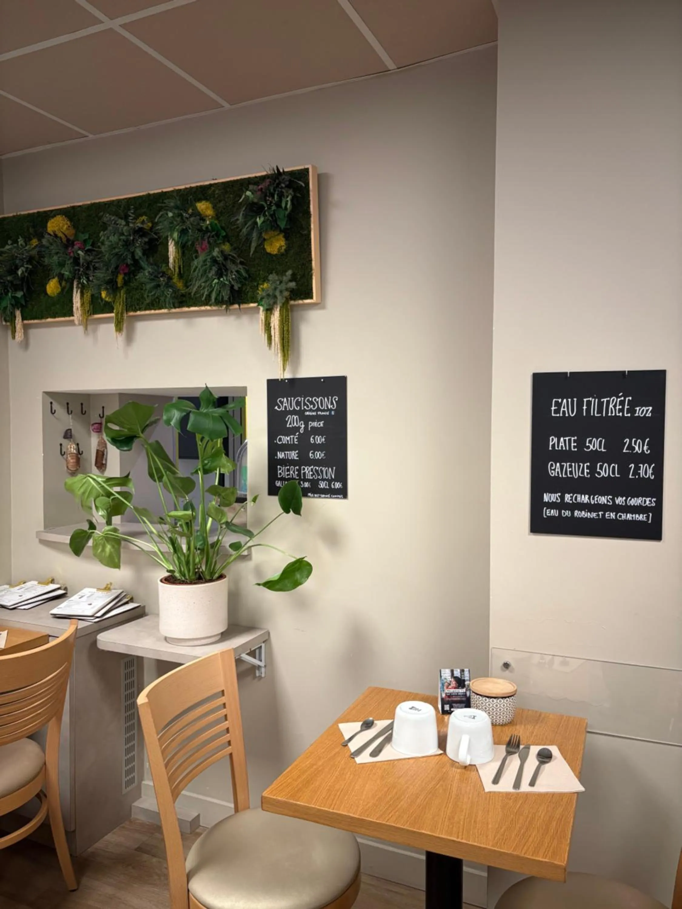 Restaurant/places to eat in Garden Hotel Rennes Centre Gare