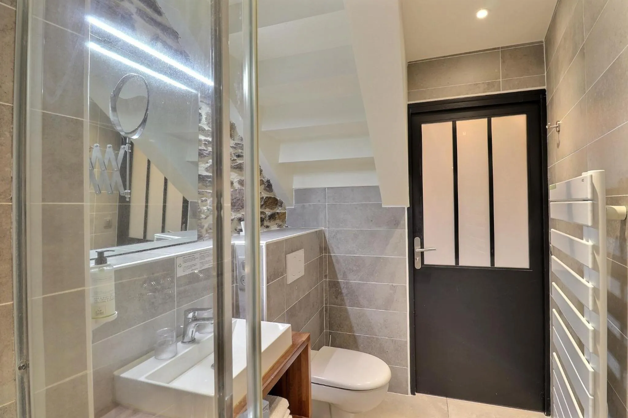 Shower in Garden Hotel Rennes Centre Gare