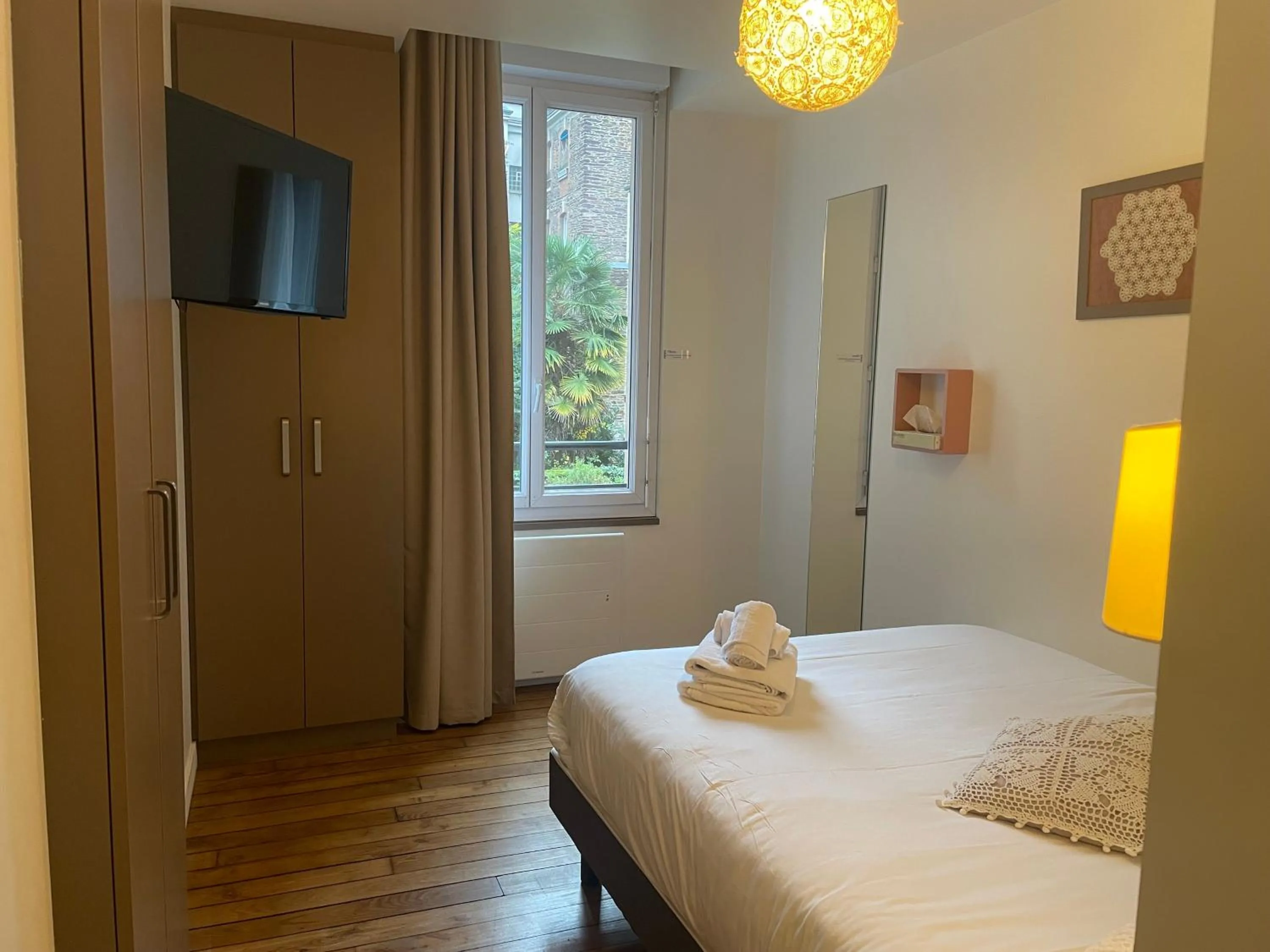 Photo of the whole room, Bed in Garden Hotel Rennes Centre Gare