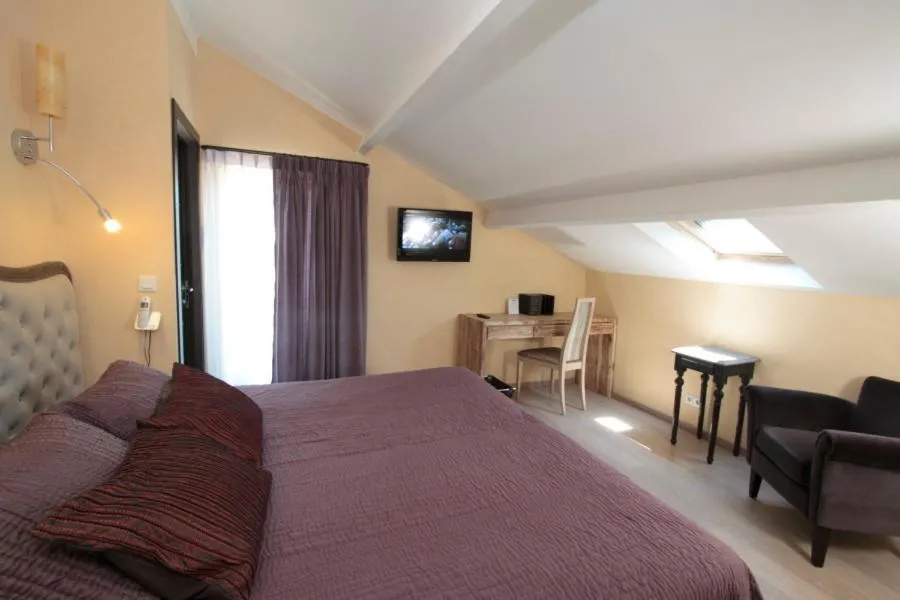 Photo of the whole room, Bed in Mas des Carassins