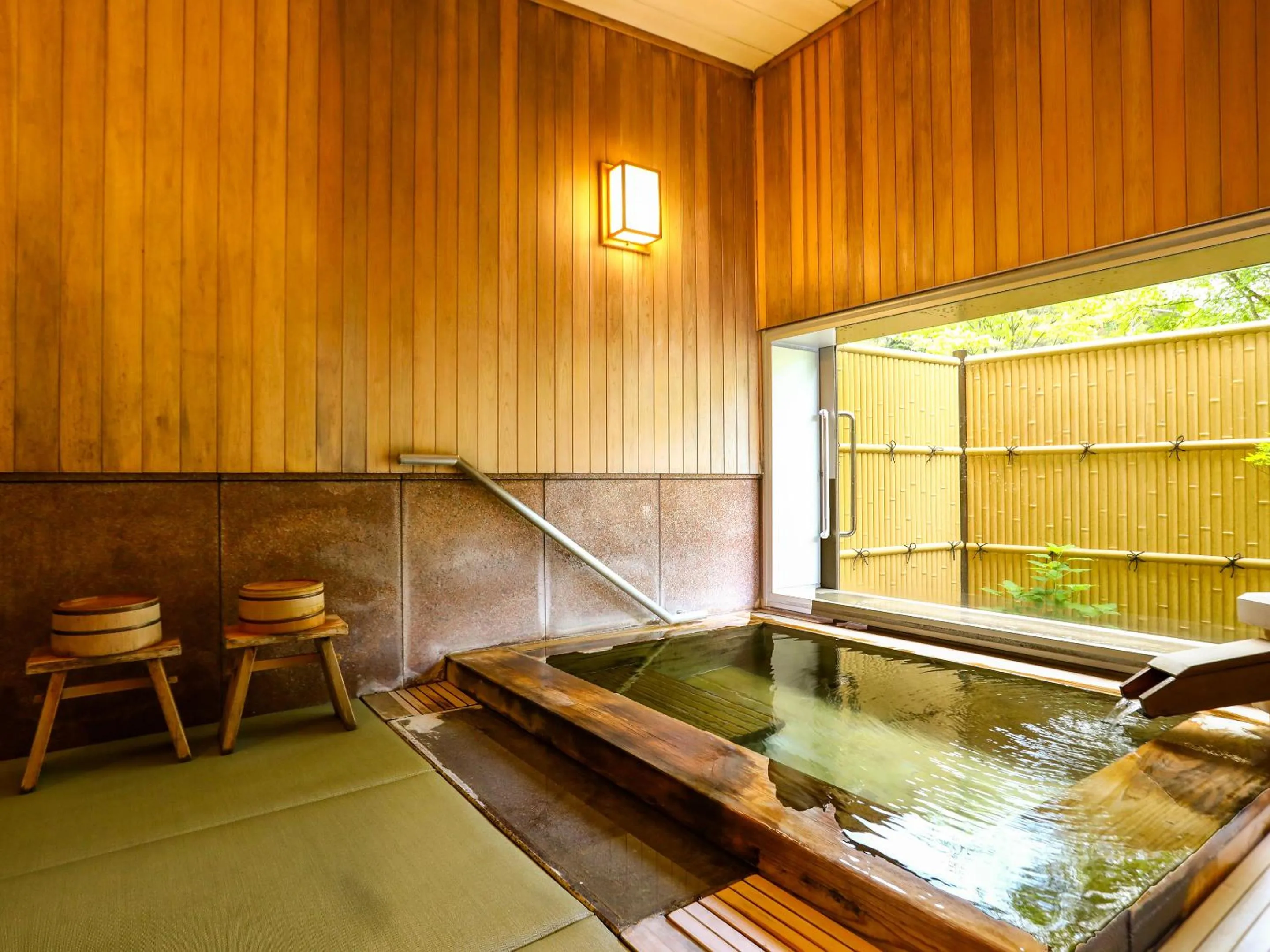 Hot Spring Bath in Keiryuso Siorie