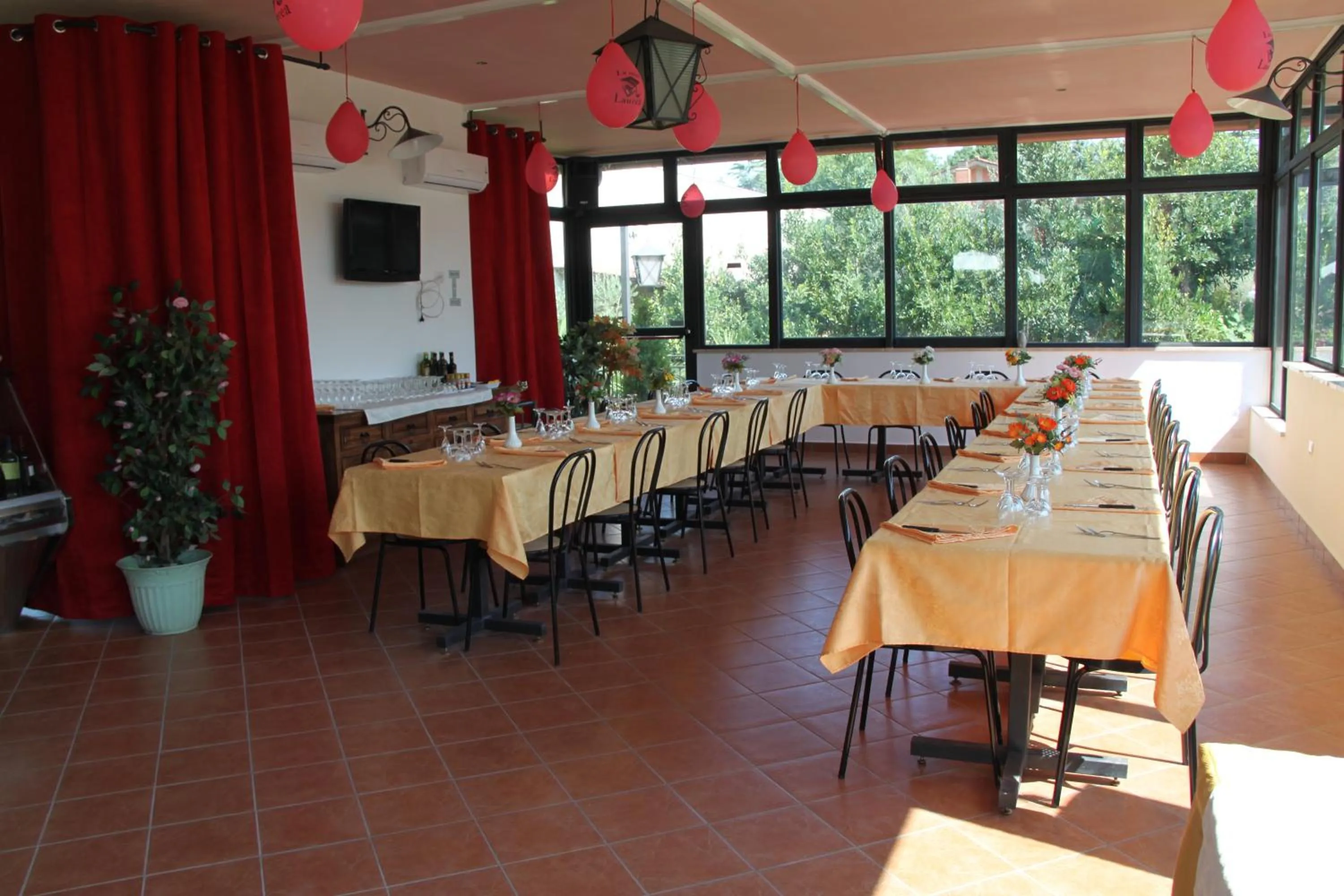 Restaurant/places to eat in Villa Patrizia