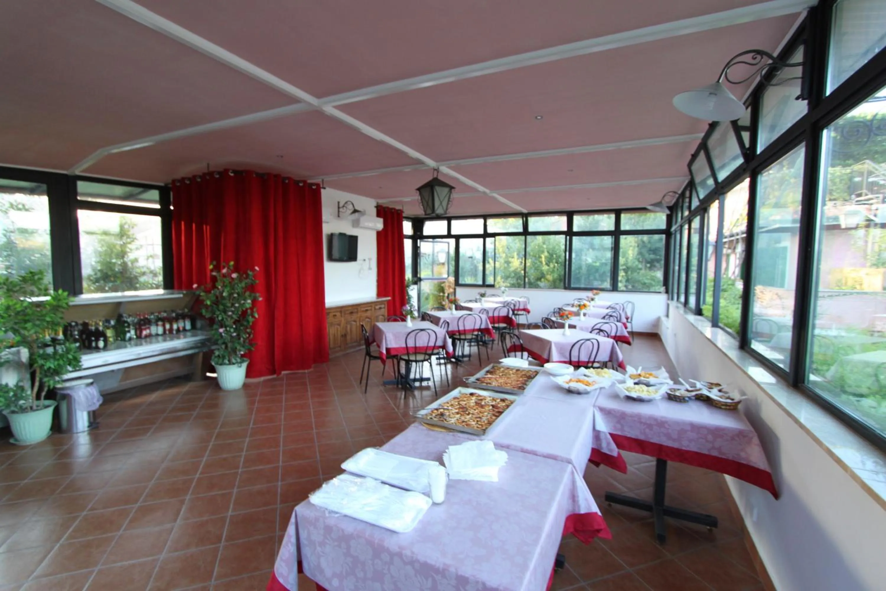 Restaurant/places to eat in Villa Patrizia