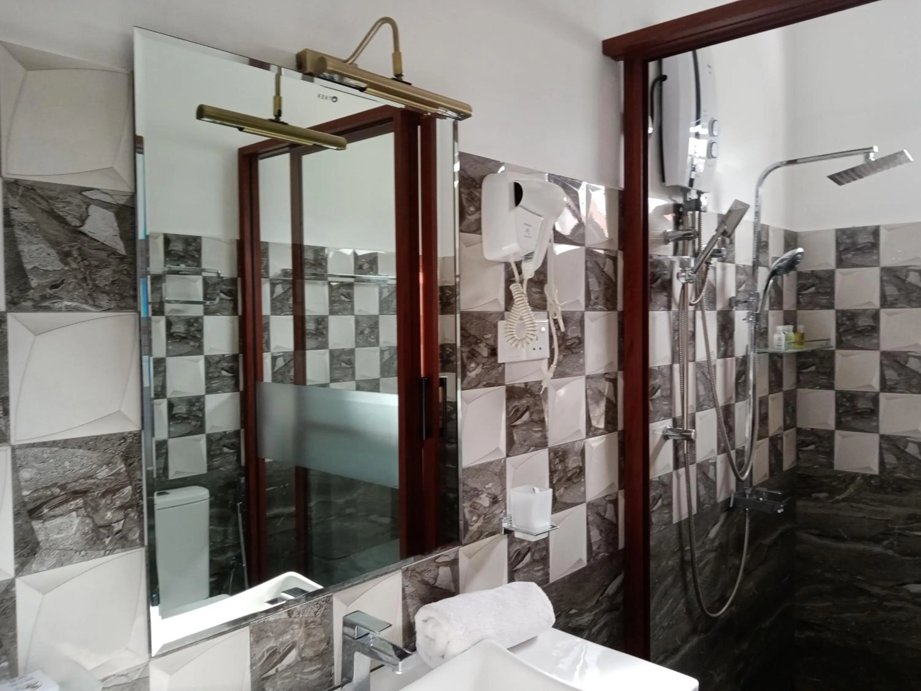 Shower in Hotel Green View Buttala