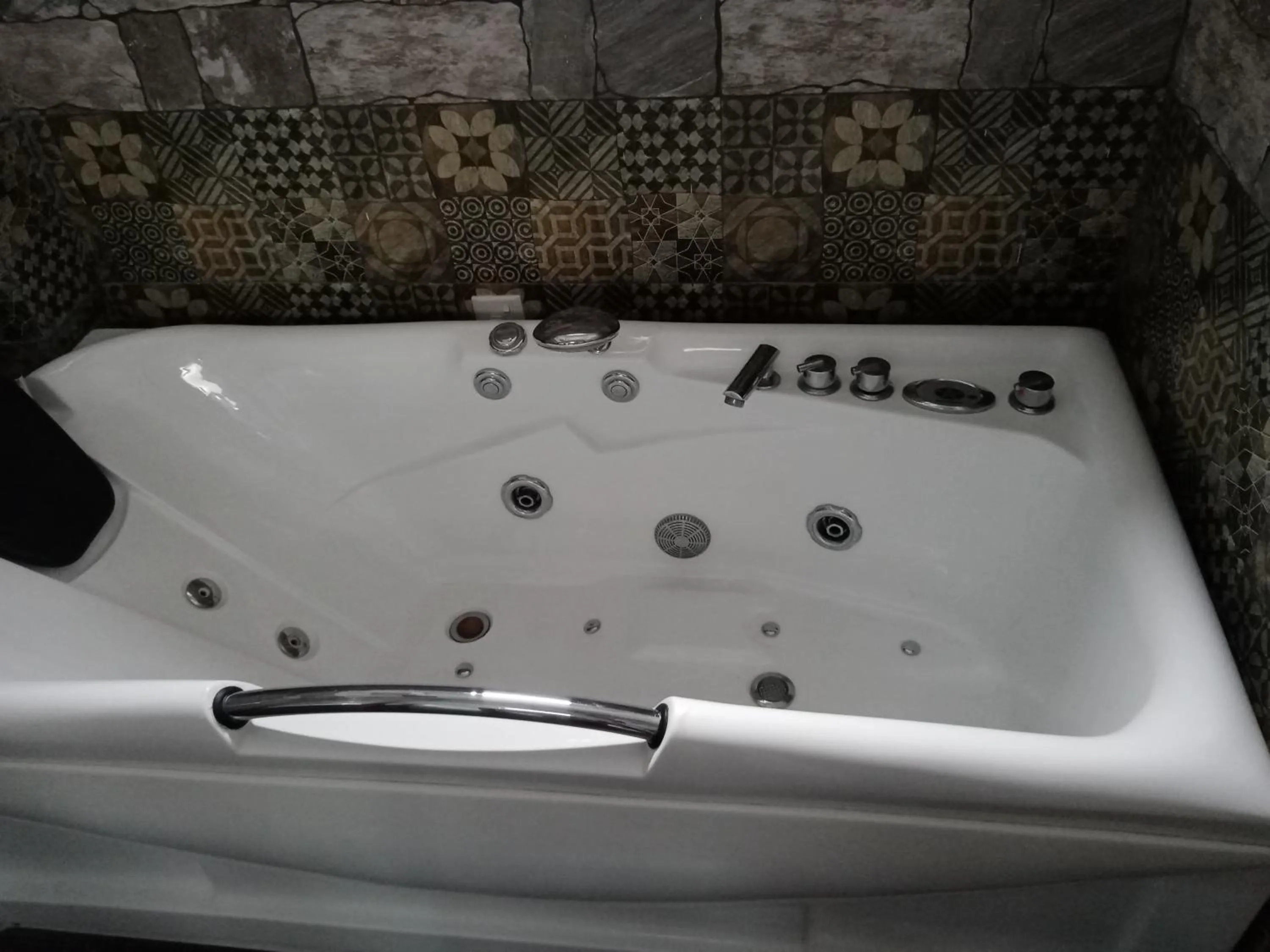 Hot Tub in Hotel Green View Buttala