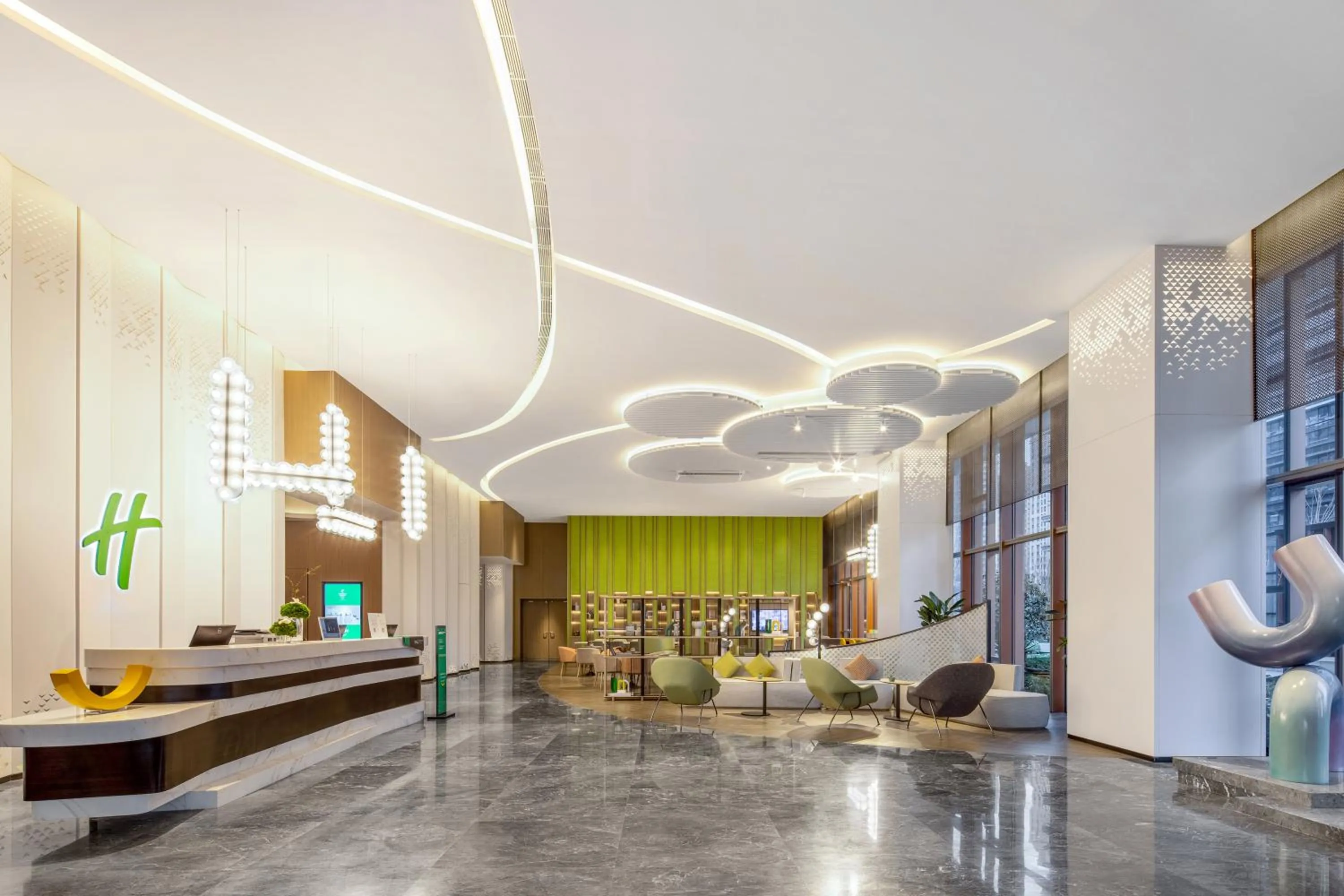 Lobby or reception in Holiday Inn & Suites Qingdao Jinshui by IHG
