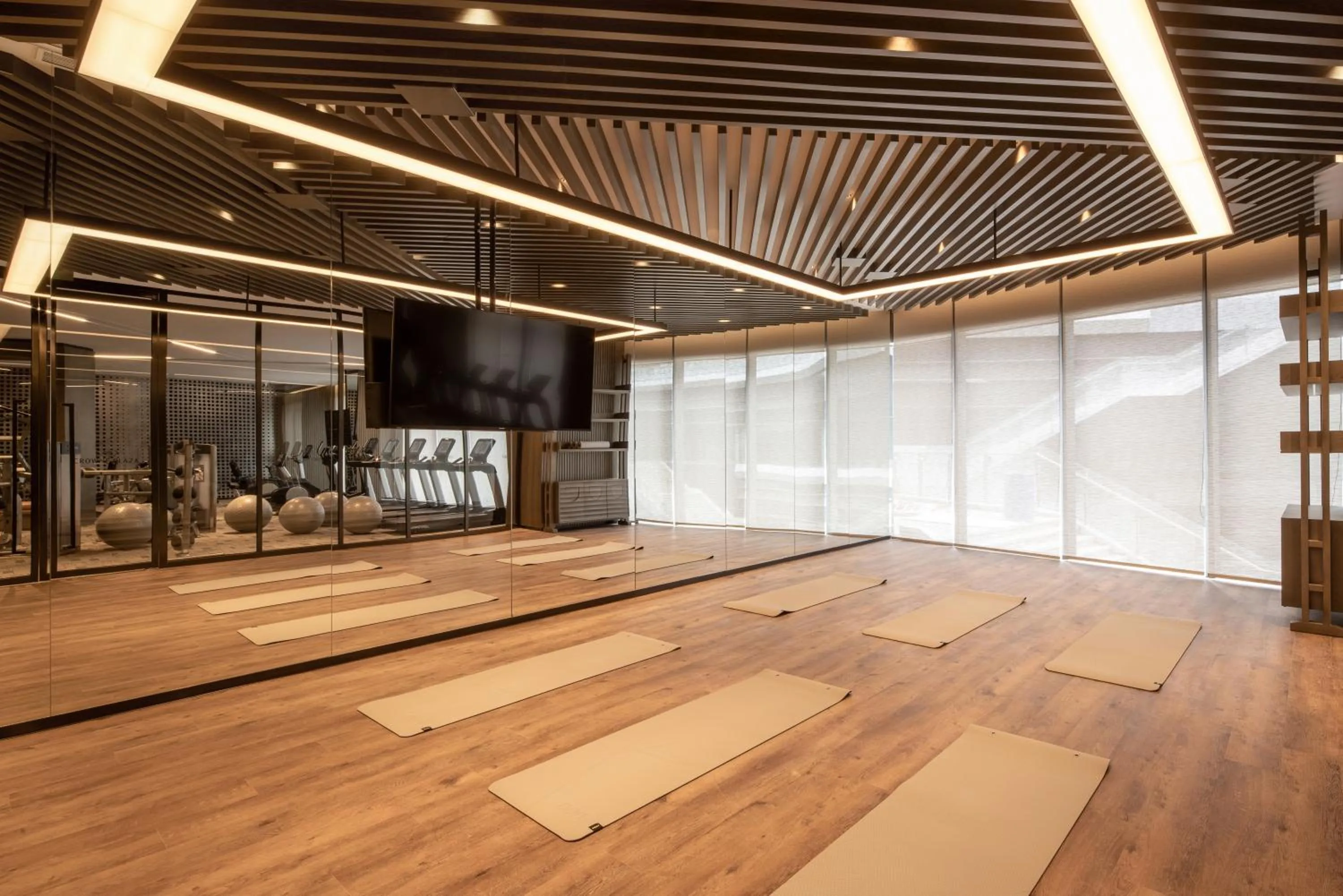 Fitness centre/facilities in Holiday Inn & Suites Qingdao Jinshui by IHG