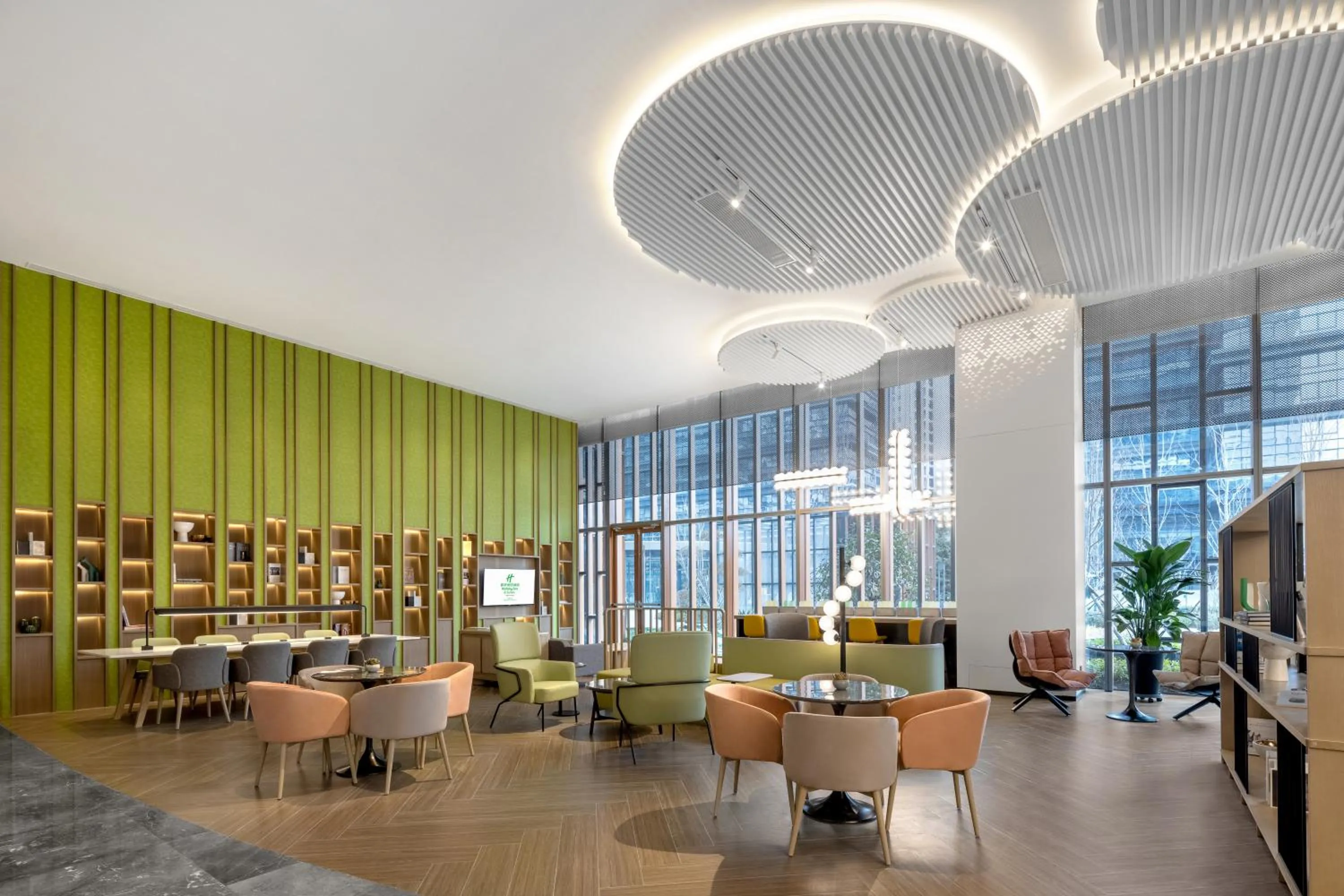 Lobby or reception in Holiday Inn & Suites Qingdao Jinshui by IHG