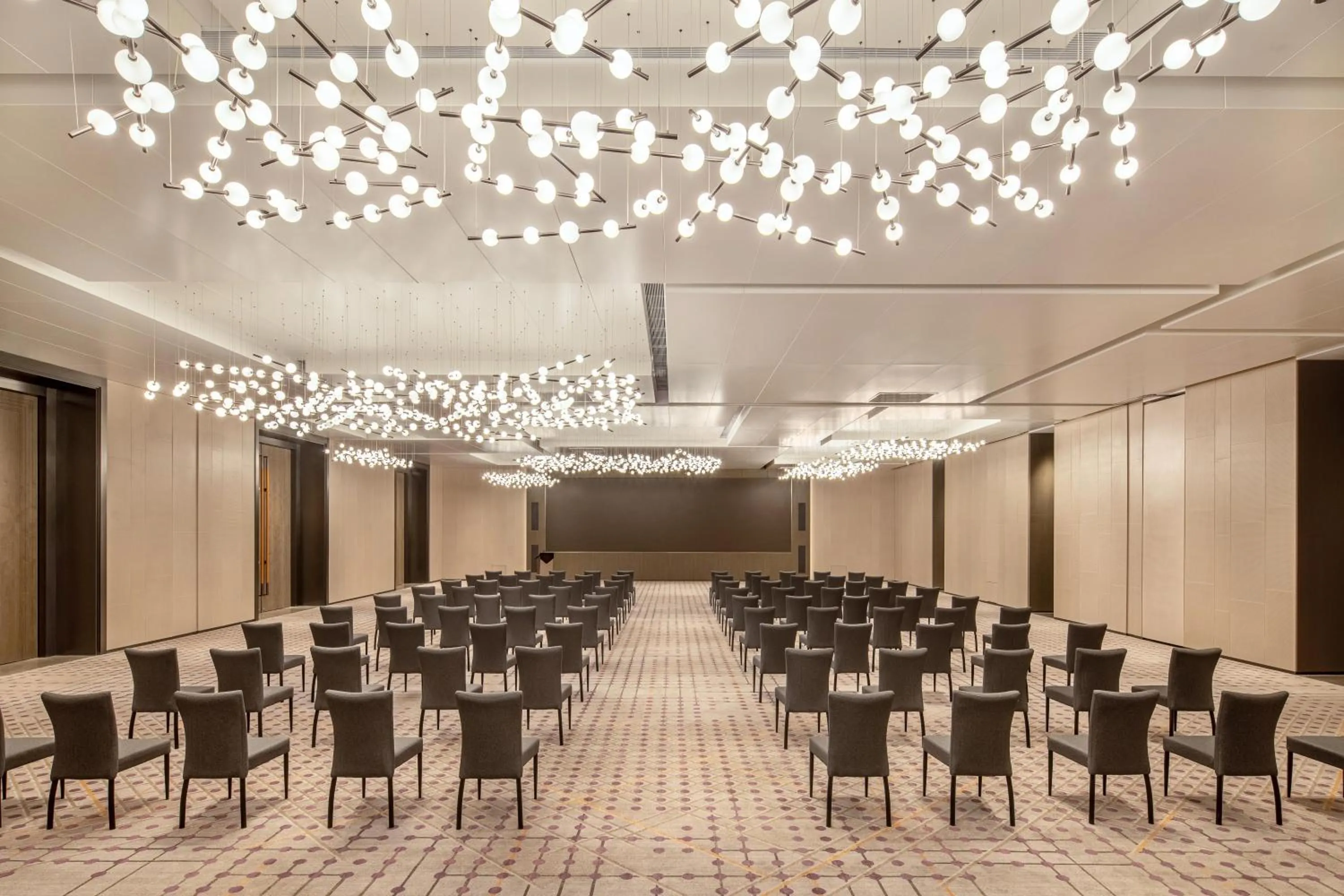 Meeting/conference room in Holiday Inn Express Qingdao Jinshui by IHG