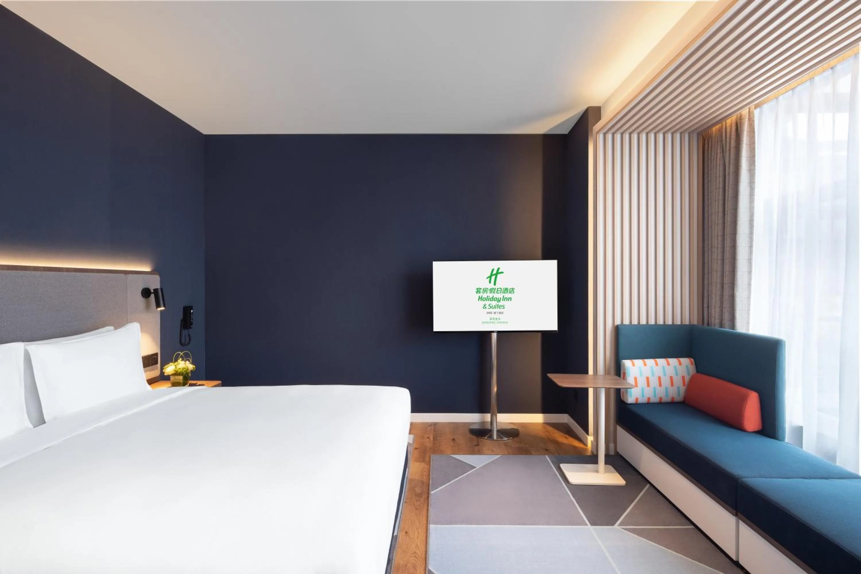 Photo of the whole room, Bed in Holiday Inn Express Qingdao Jinshui by IHG