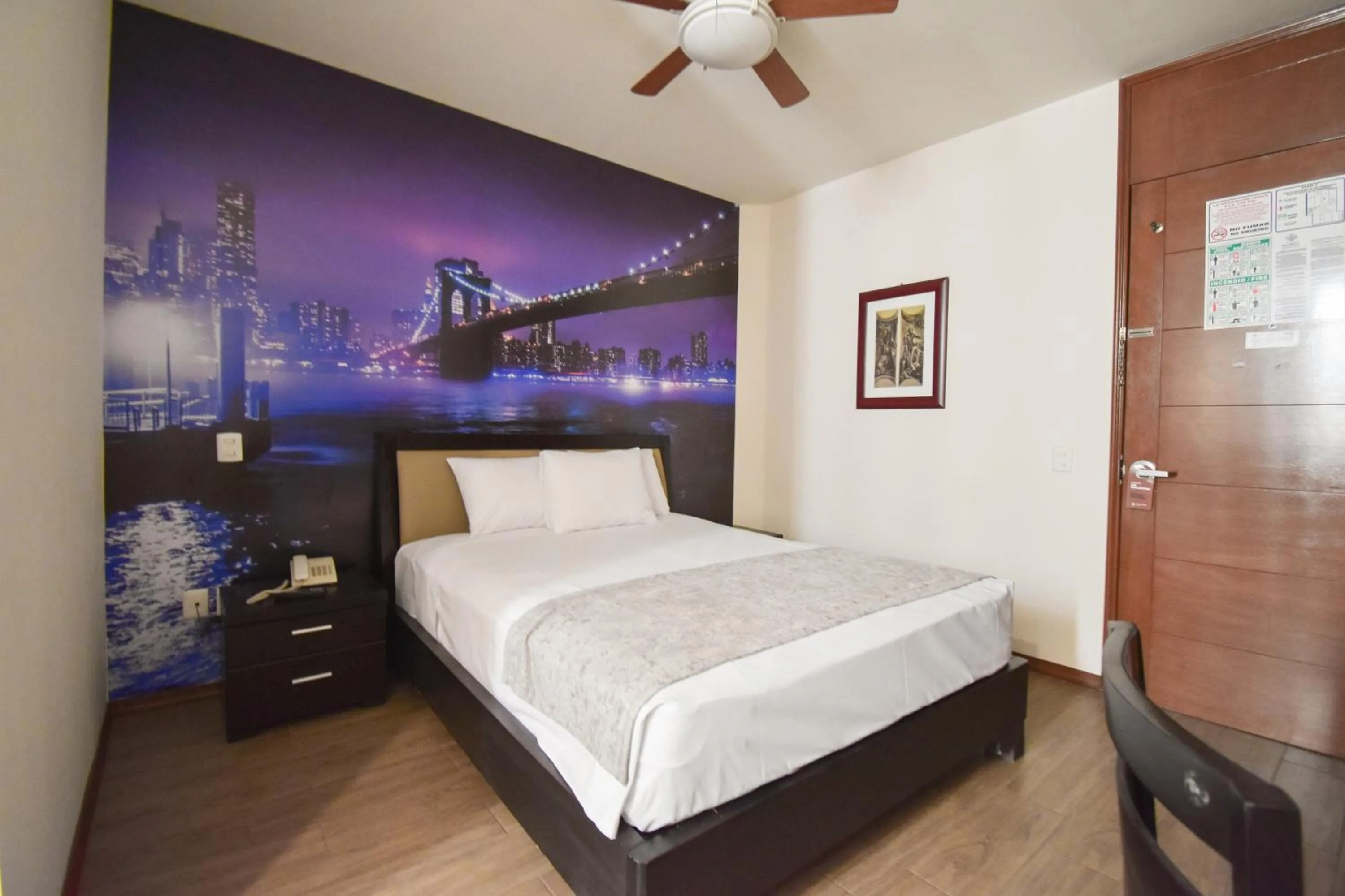 Photo of the whole room, Bed in Hotel Tötem Guadalajara