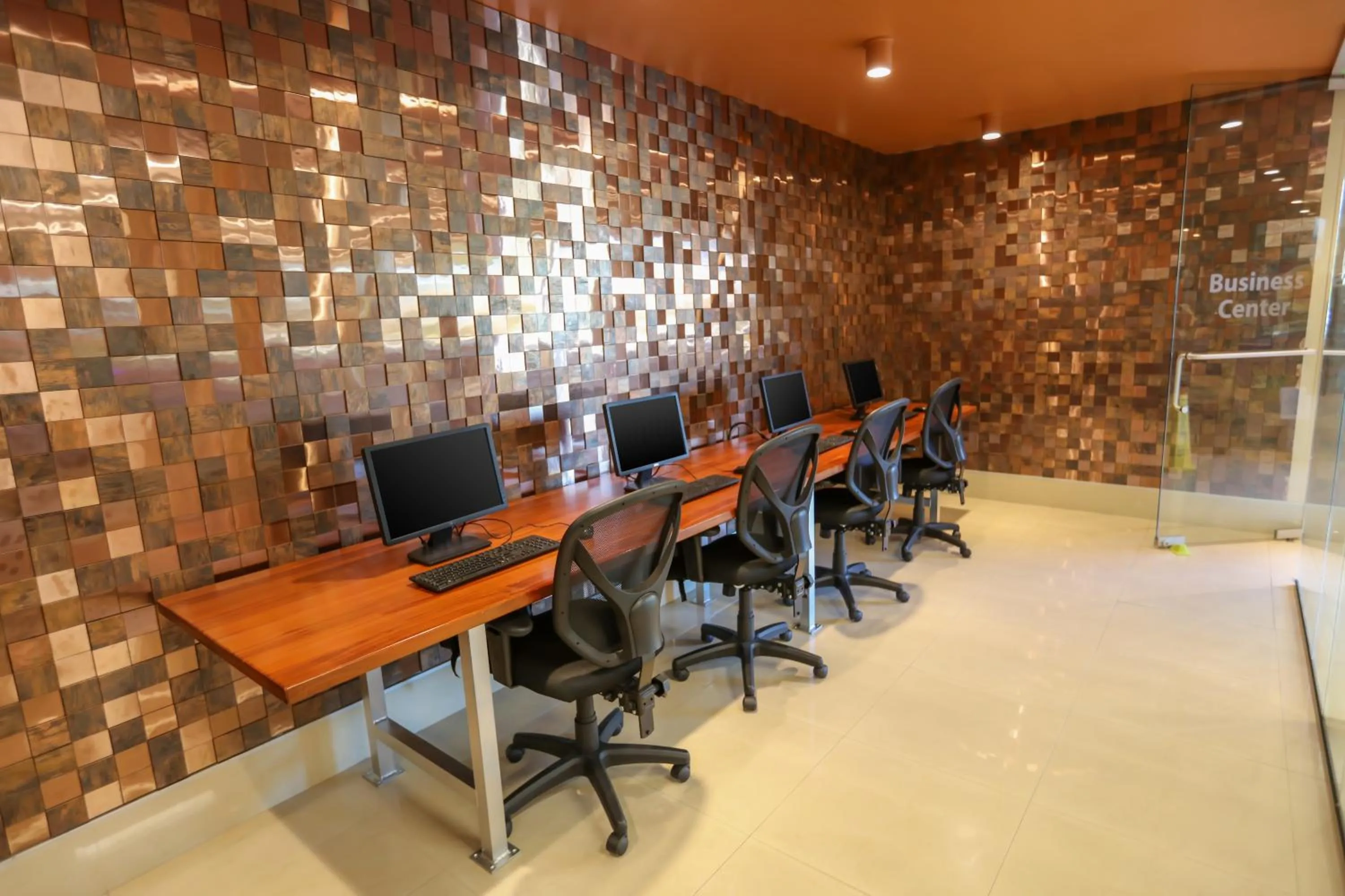 Business facilities in Westgate Lakes Resort and Spa