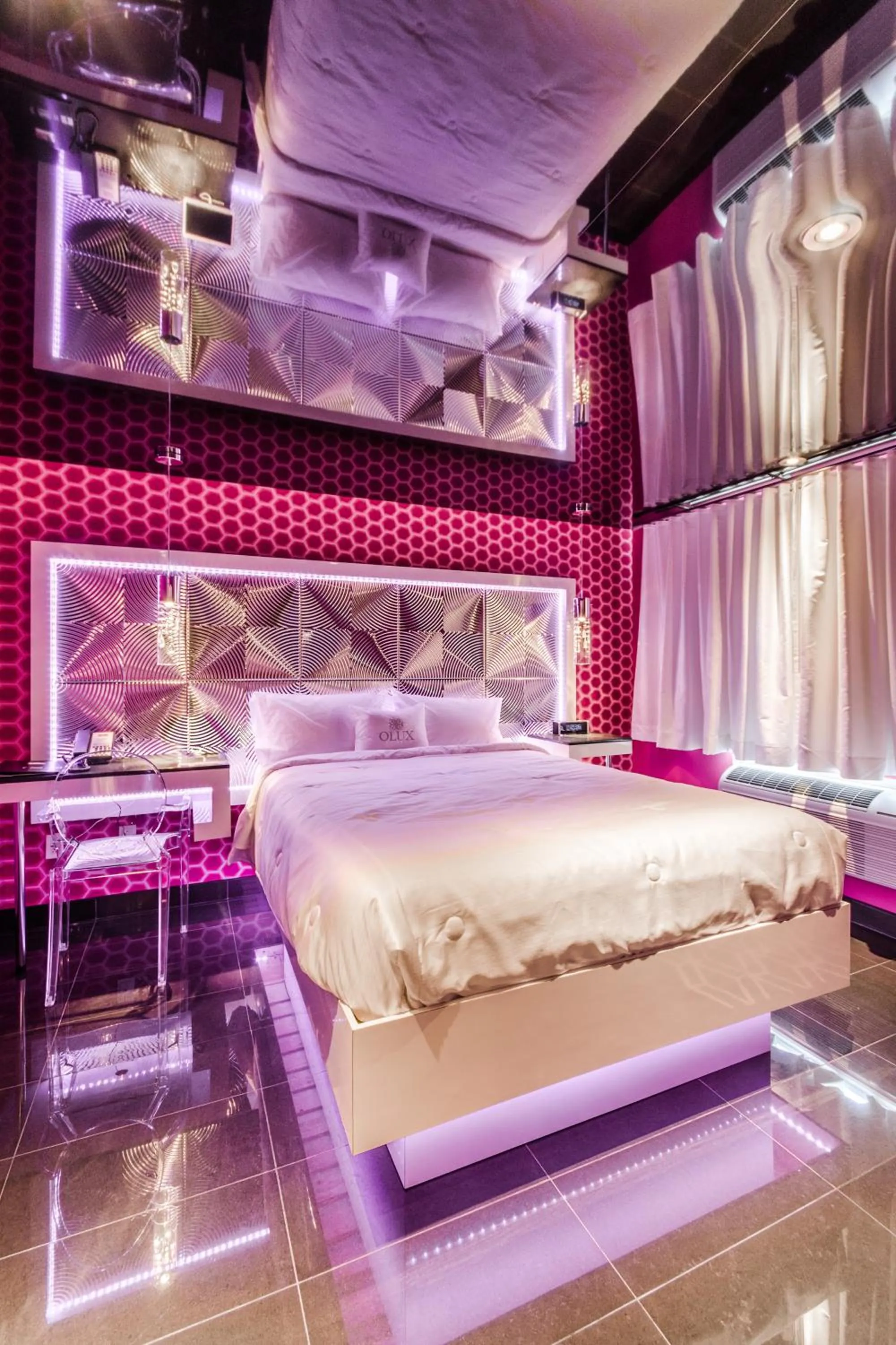 Bed in Olux Hotel-Motel-Suites