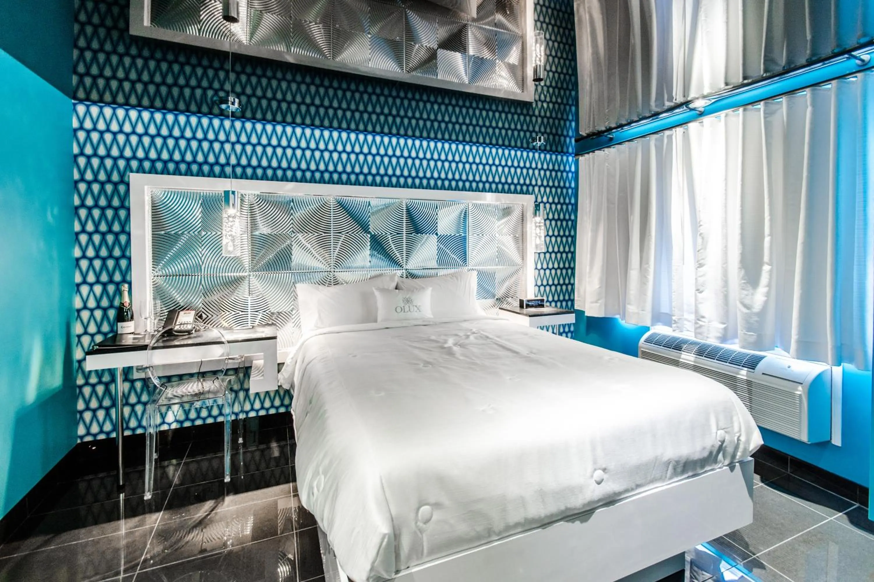 Bedroom, Bed in Olux Hotel-Motel-Suites