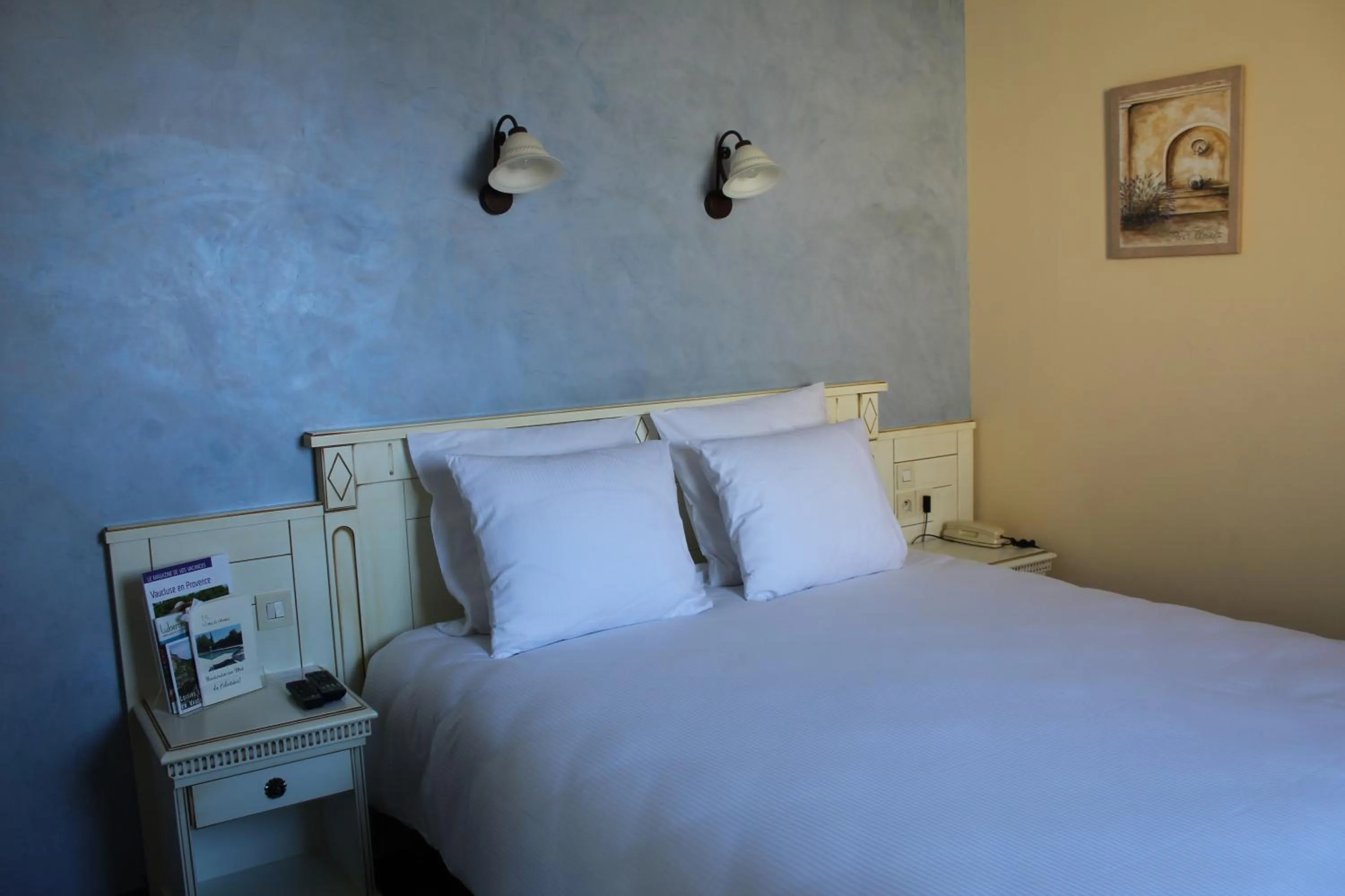 Bedroom, Bed in Le Mas Du Colombier