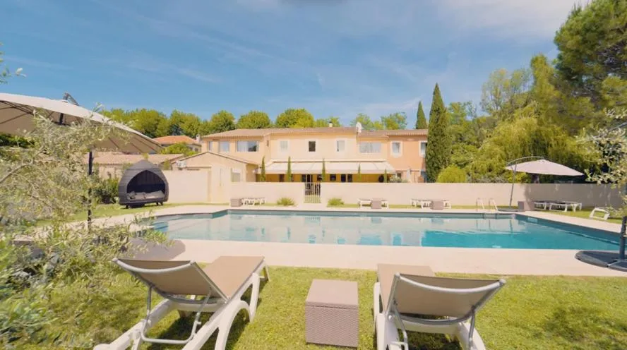 Property building in Le Mas Du Colombier