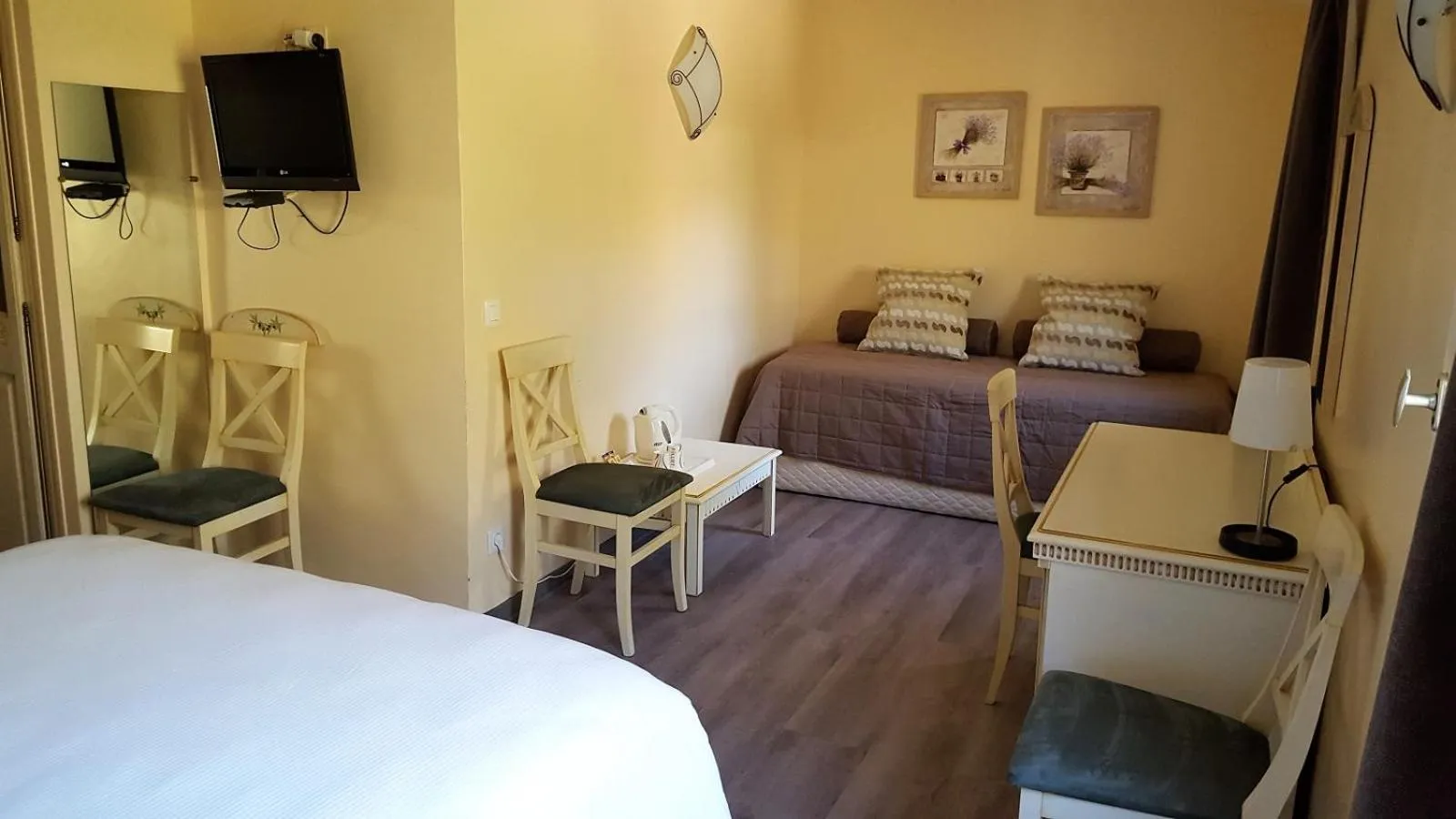 Living room, Bed in Le Mas Du Colombier