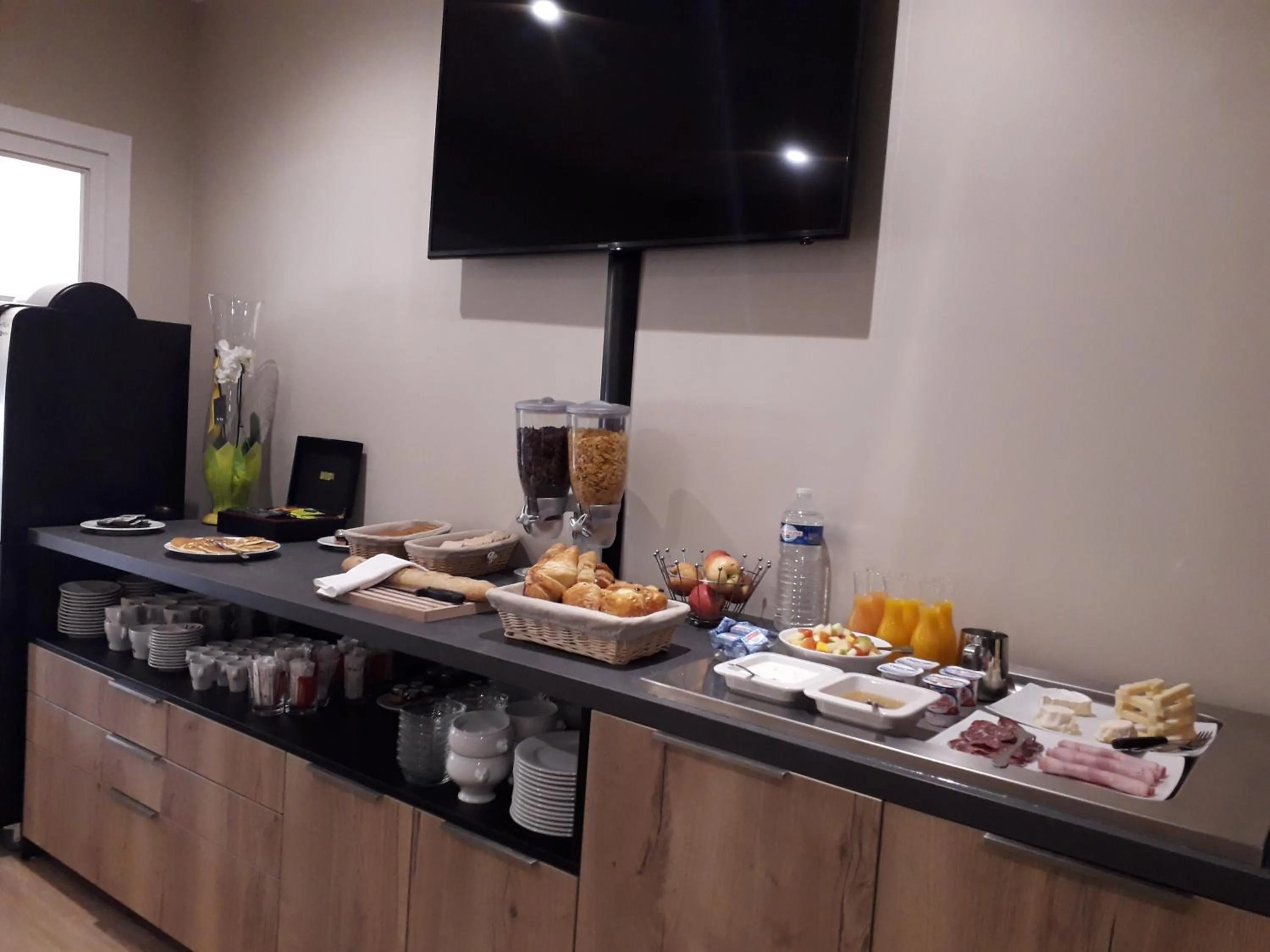 Restaurant/places to eat in Le Mas Du Colombier