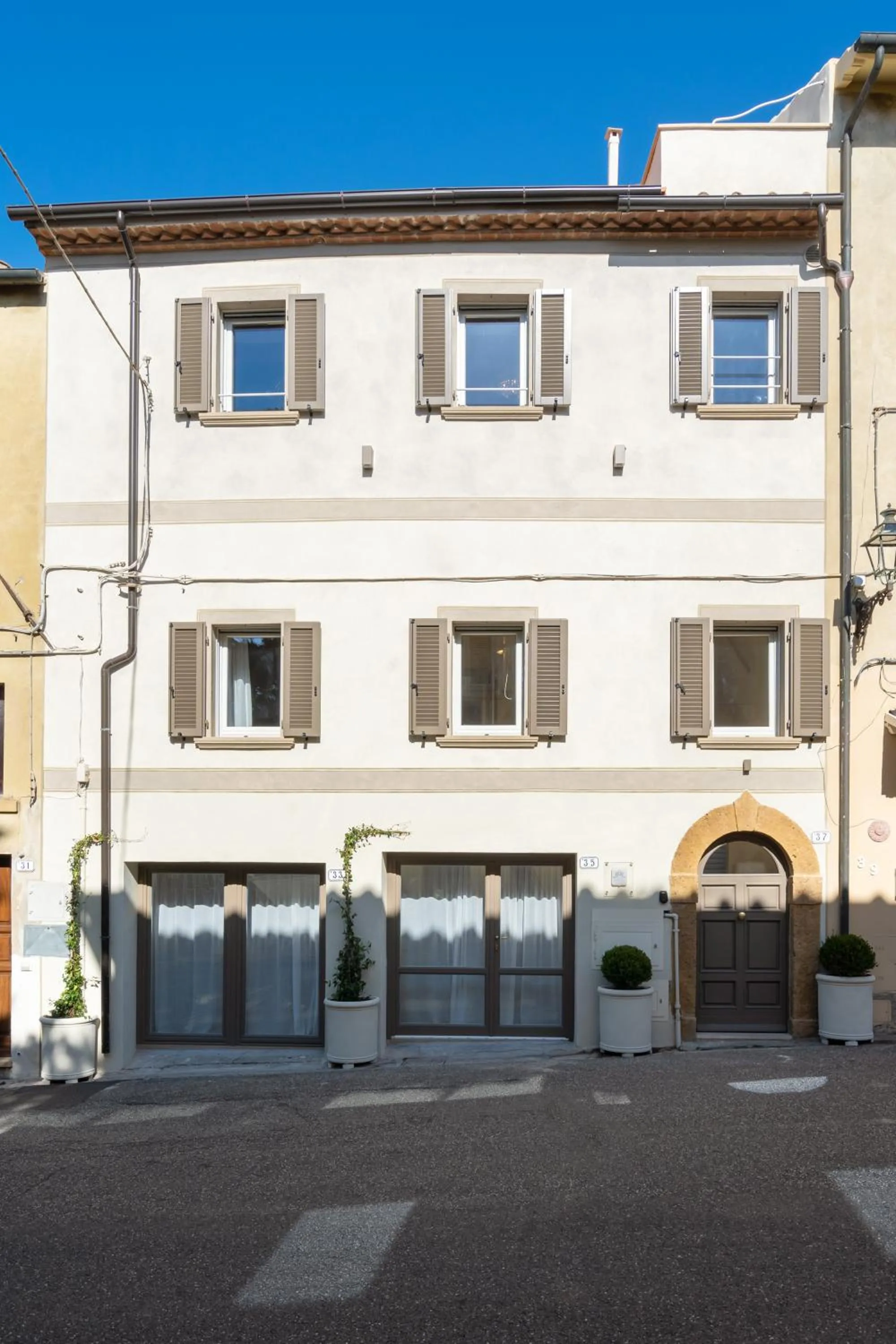 Facade/entrance in Beatabb