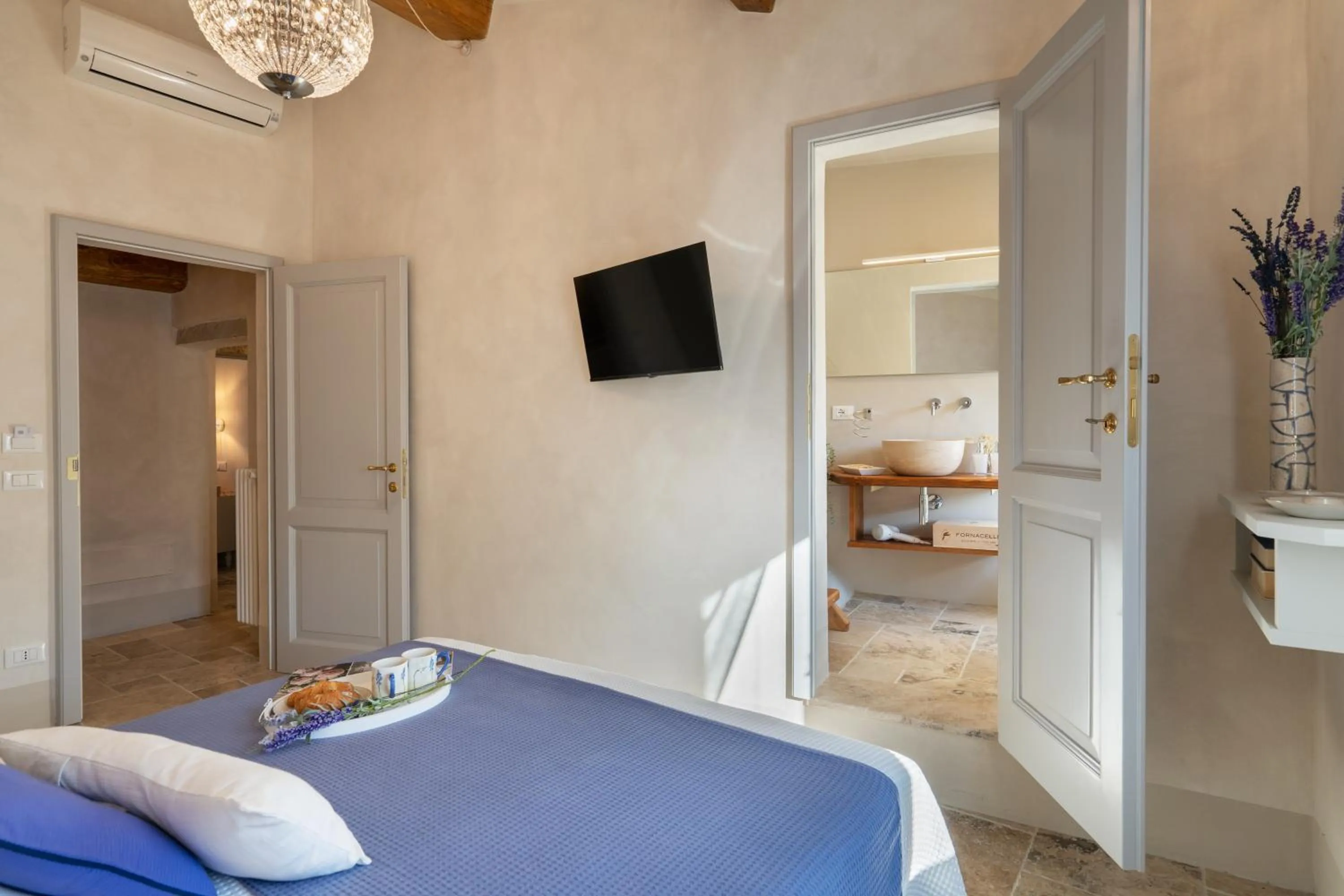 Photo of the whole room, Bed in Beatabb