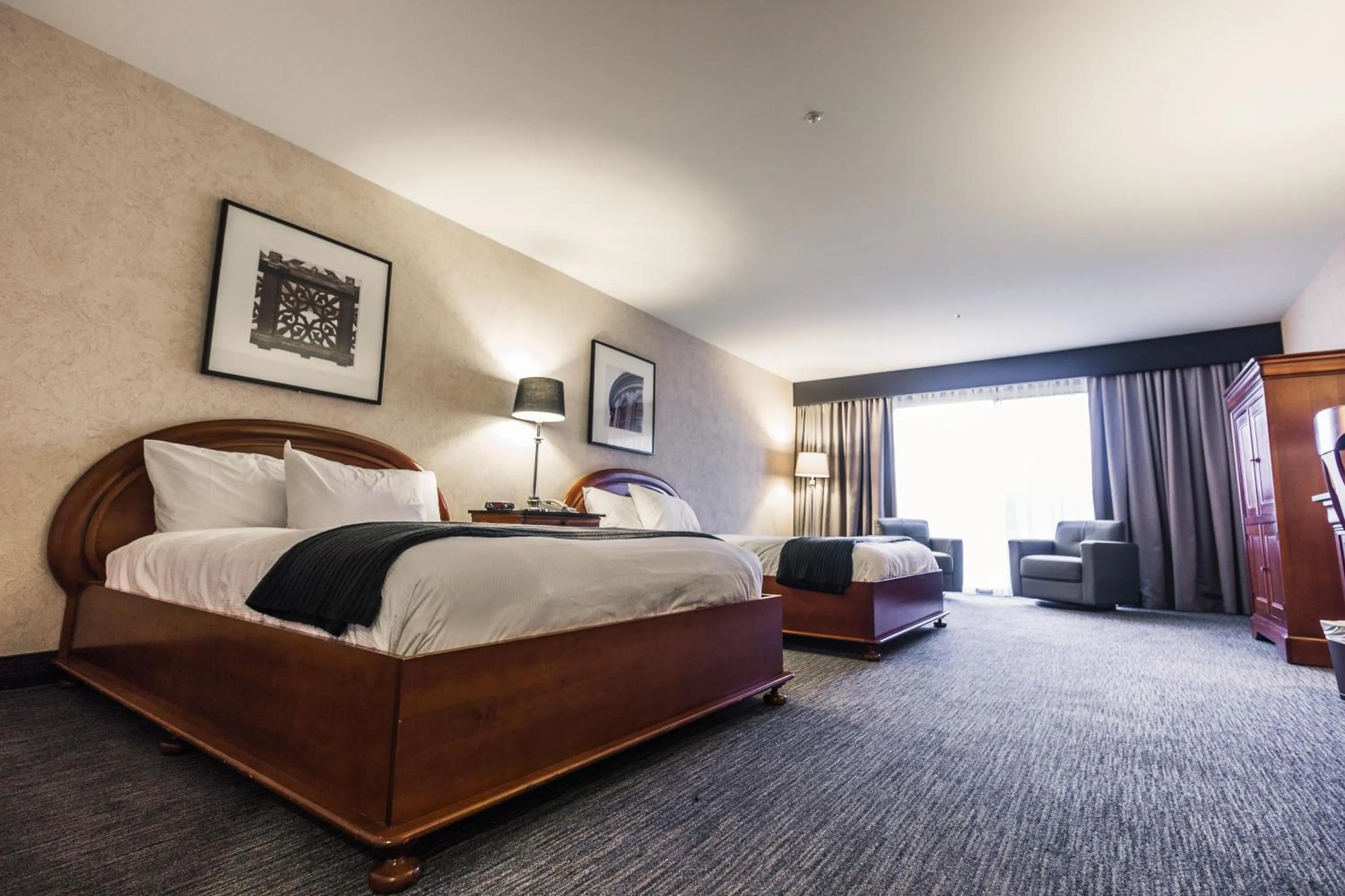 Photo of the whole room in Hôtel et Centre de Villégiature Lac Carling