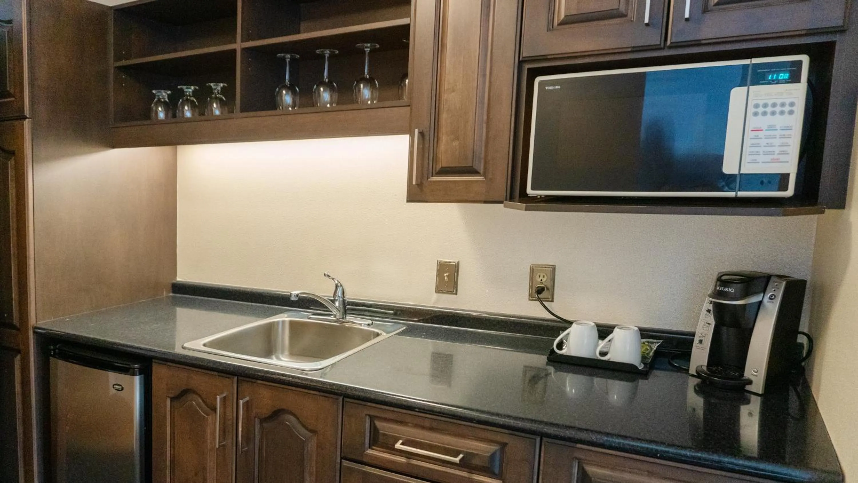 Kitchen or kitchenette in Hôtel et Centre de Villégiature Lac Carling