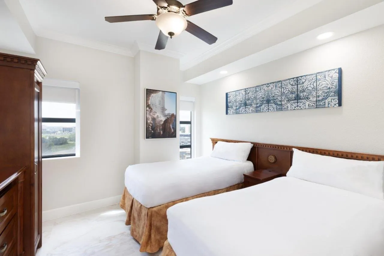 Bedroom, Bed in Westgate Palace Hotel - Universal - I-Drive