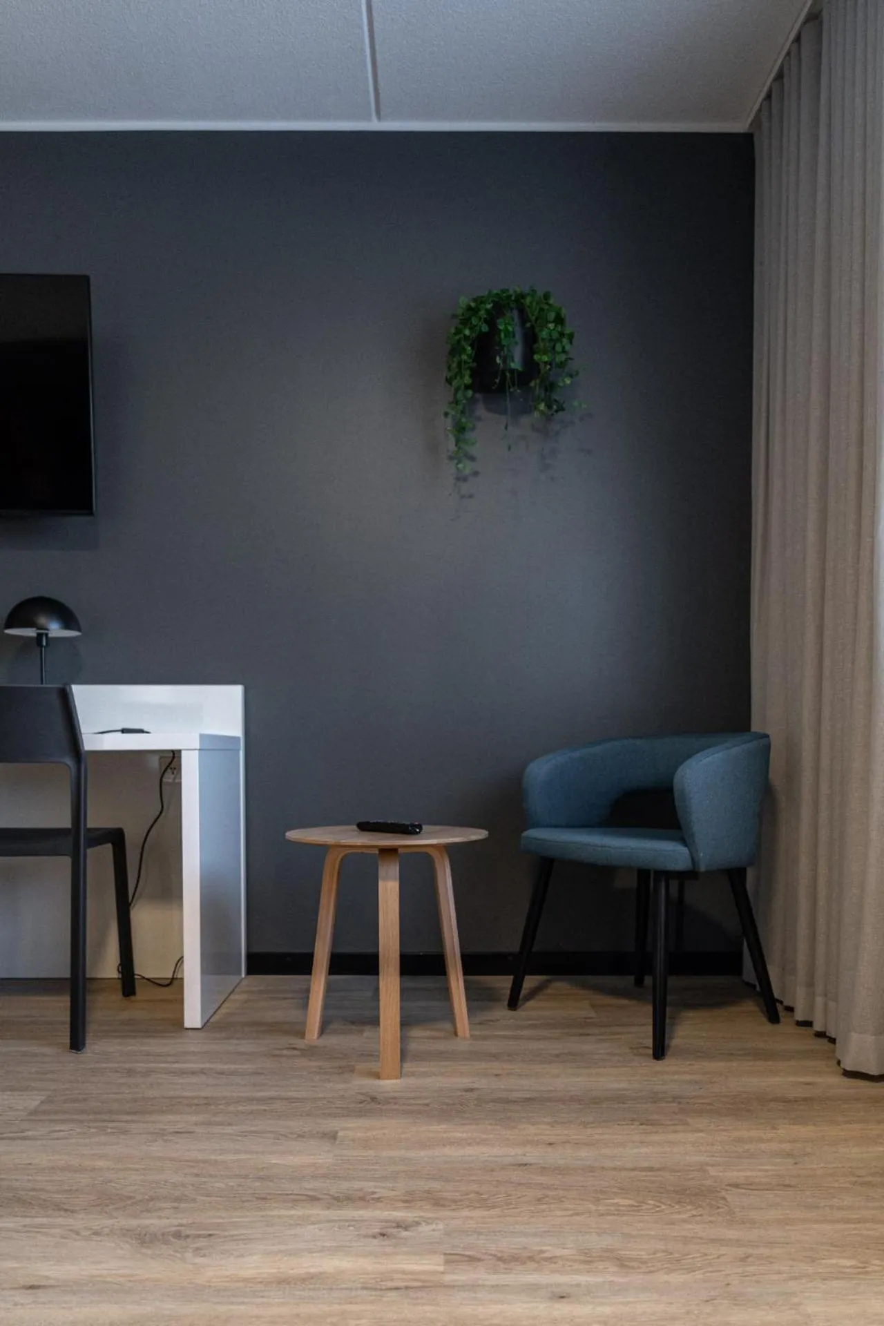 Seating area in Hotelli Sointu by UHANDA