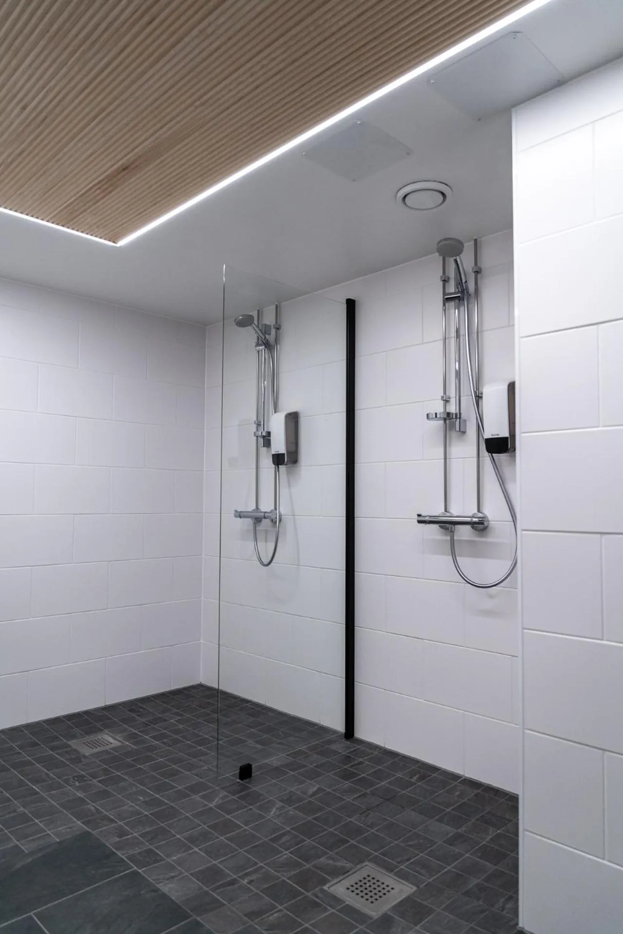 Bathroom in Hotelli Sointu by UHANDA