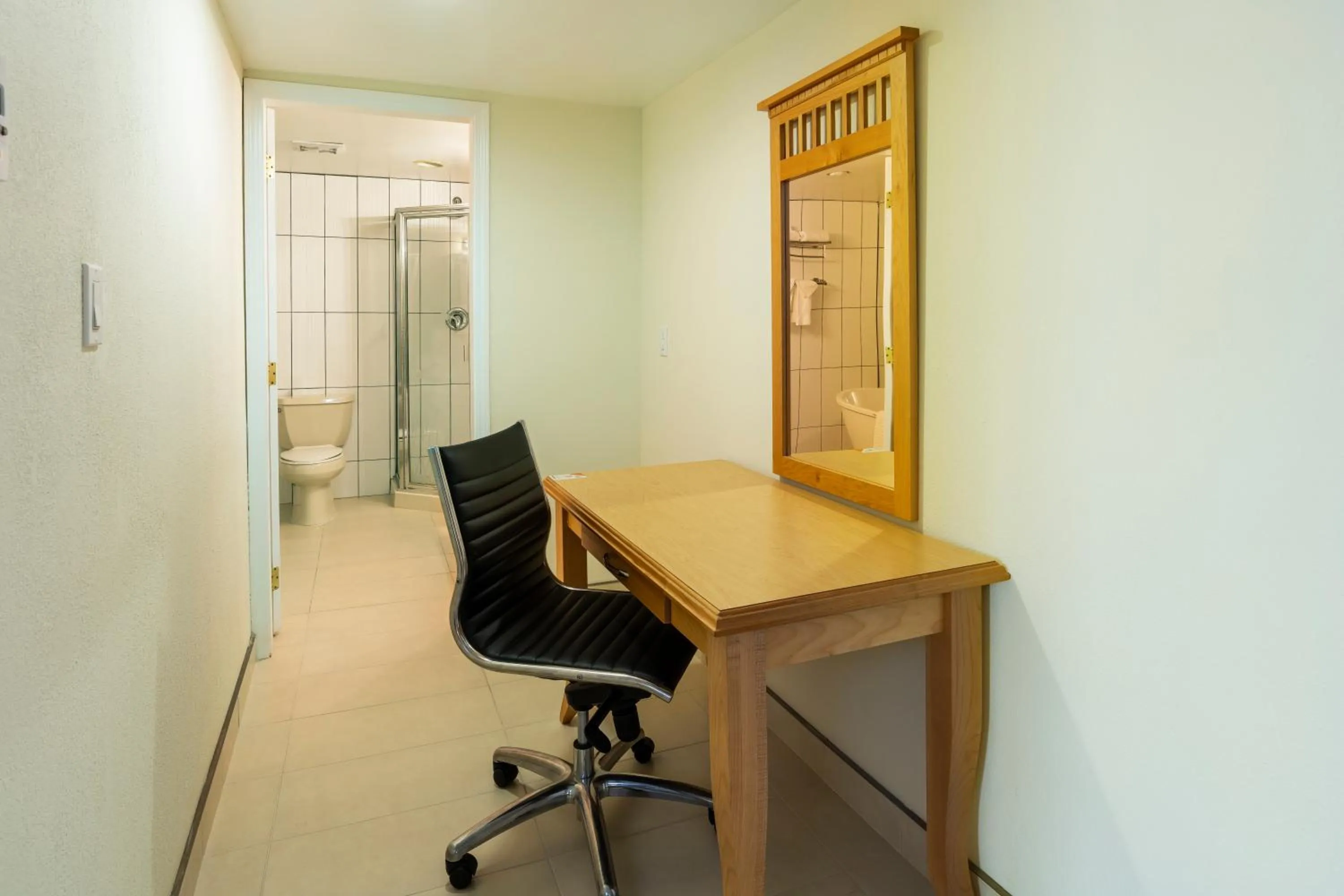 Seating area in Quality Inn Downtown Inner Harbour