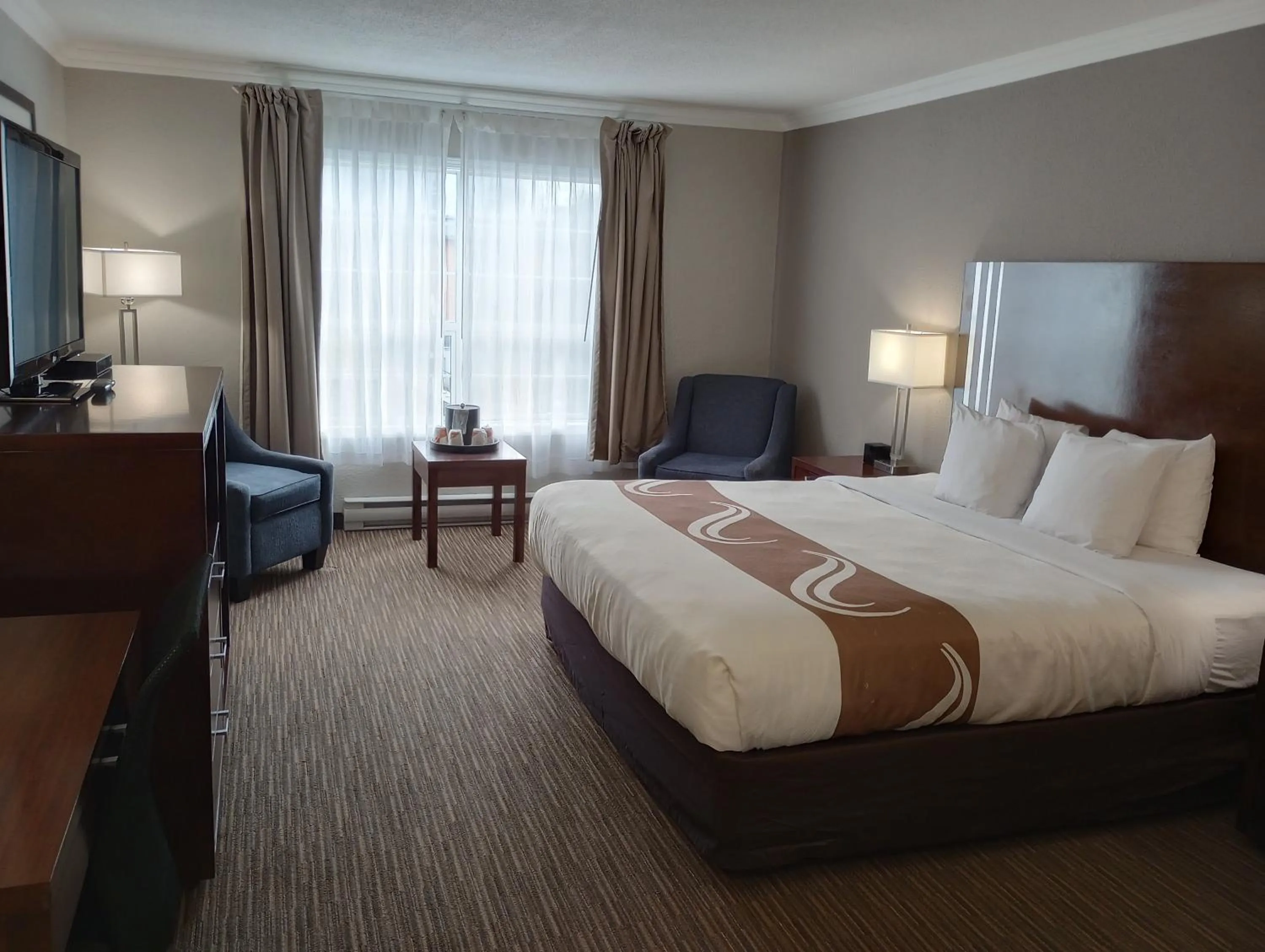 Bed in Quality Inn Downtown Inner Harbour