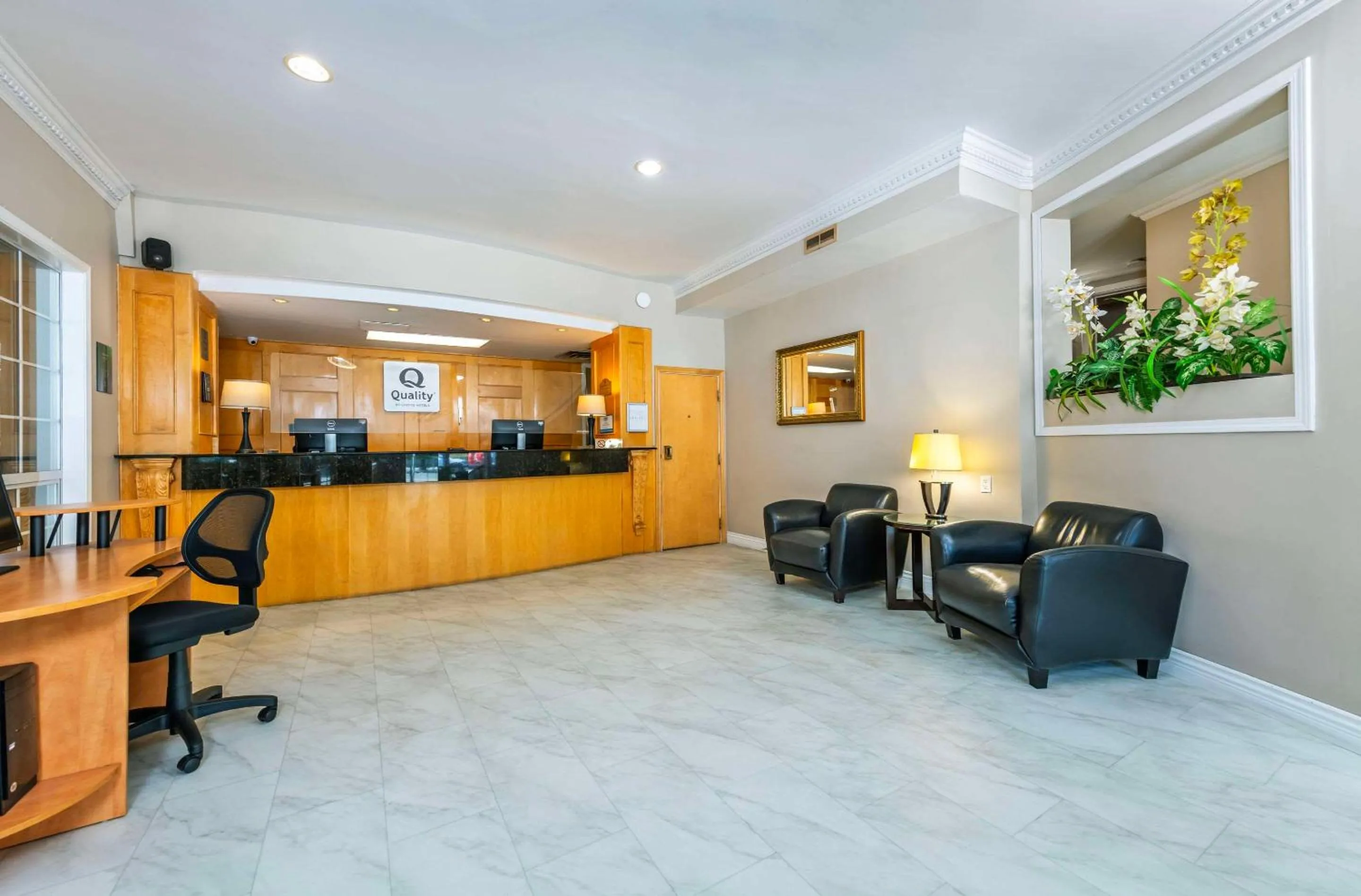 Lobby or reception in Quality Inn Downtown Inner Harbour