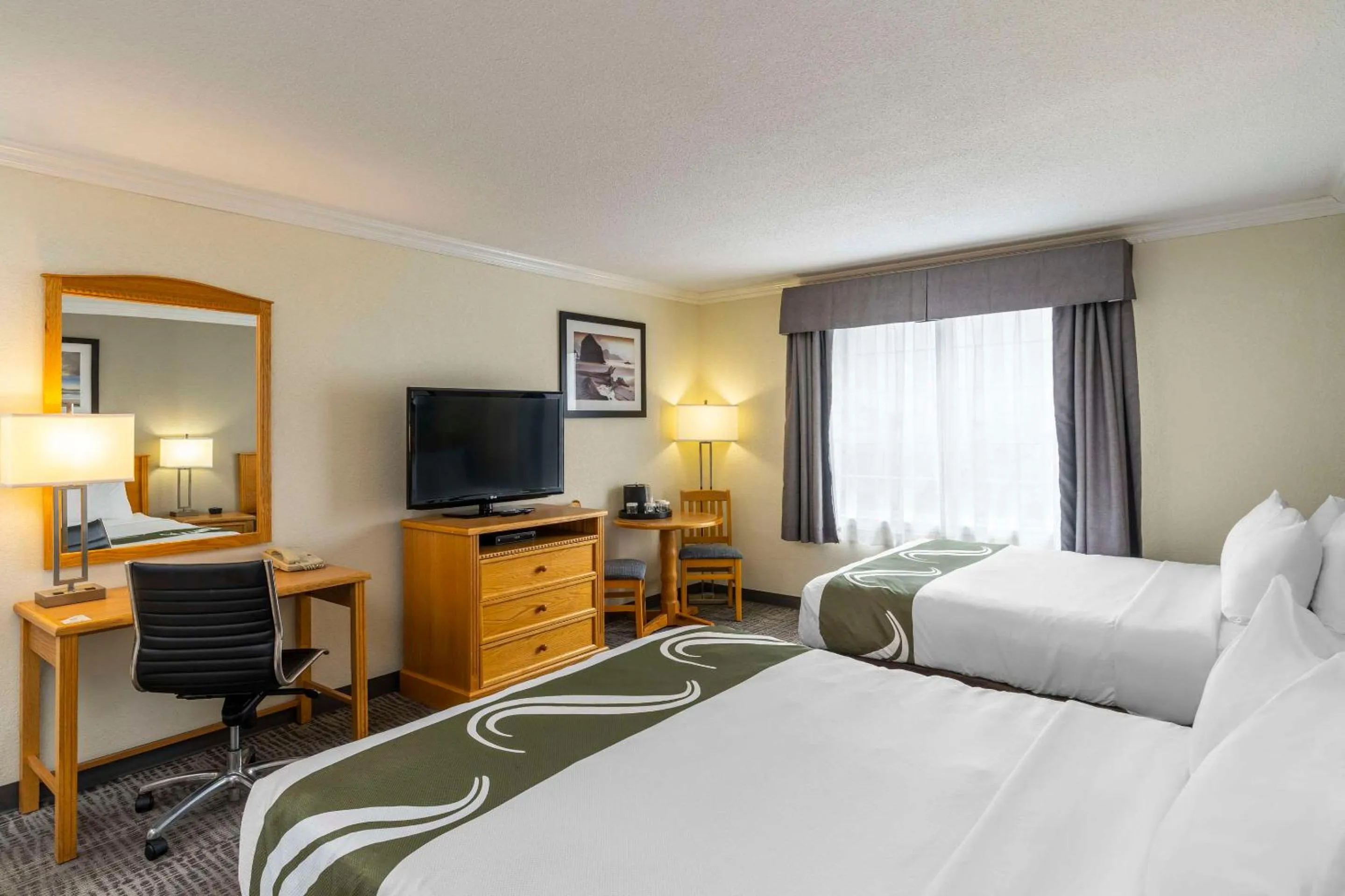 Bedroom, Bed in Quality Inn Downtown Inner Harbour
