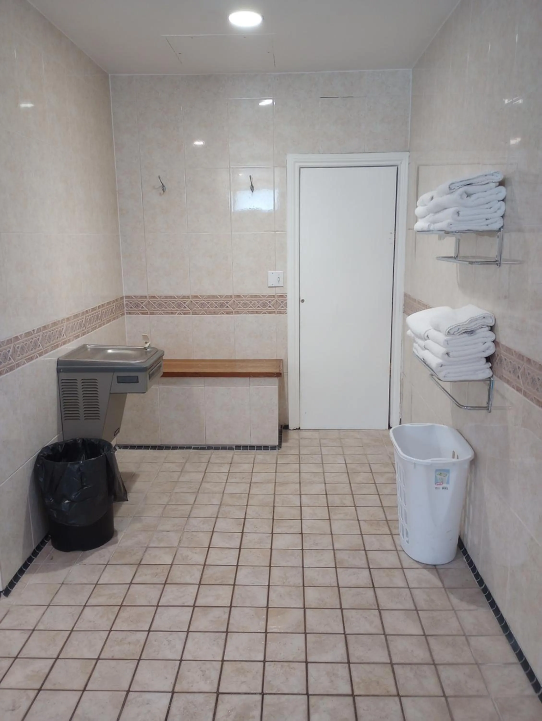 Swimming pool in Quality Inn Downtown Inner Harbour