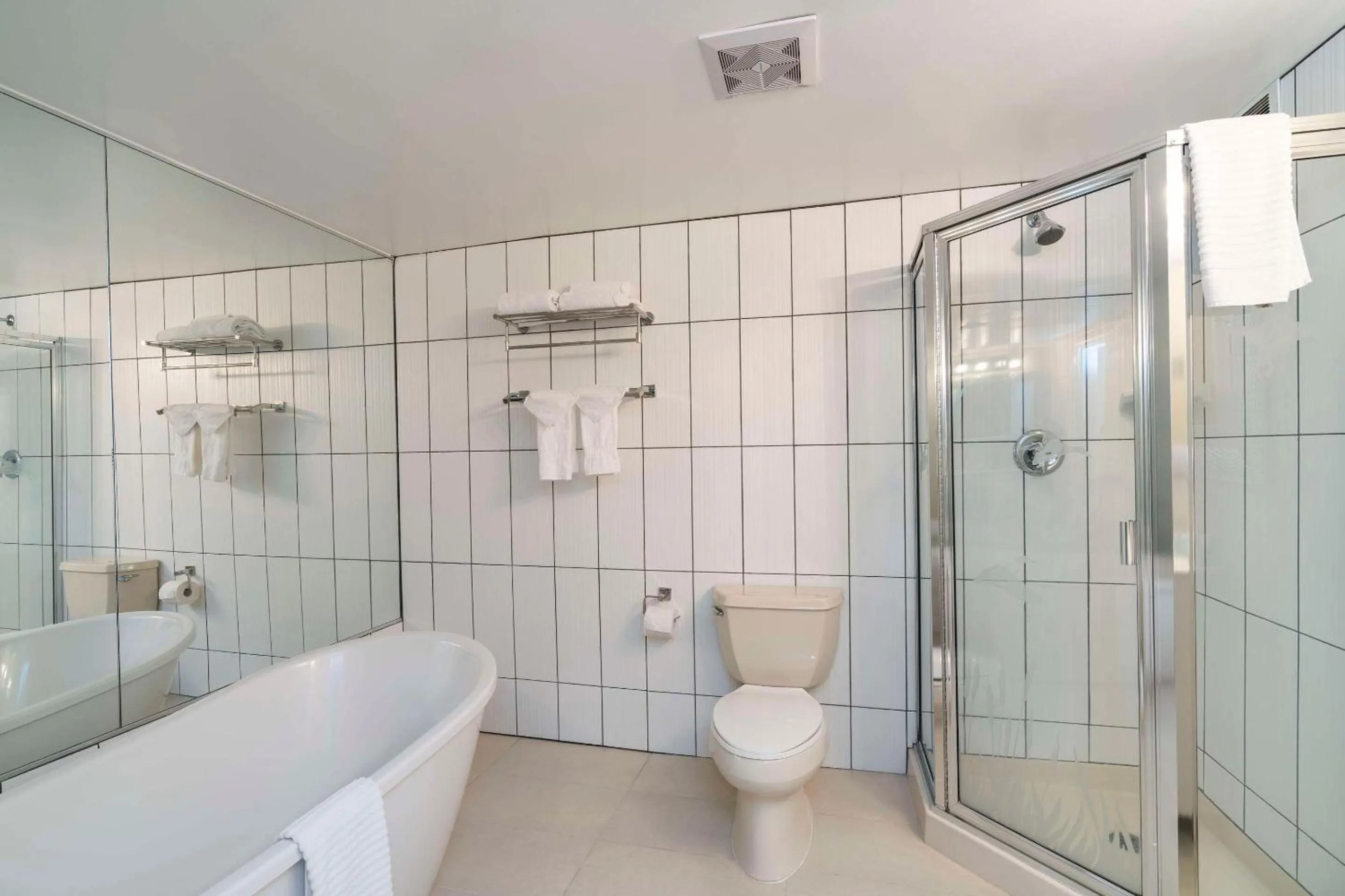 Bathroom in Quality Inn Downtown Inner Harbour