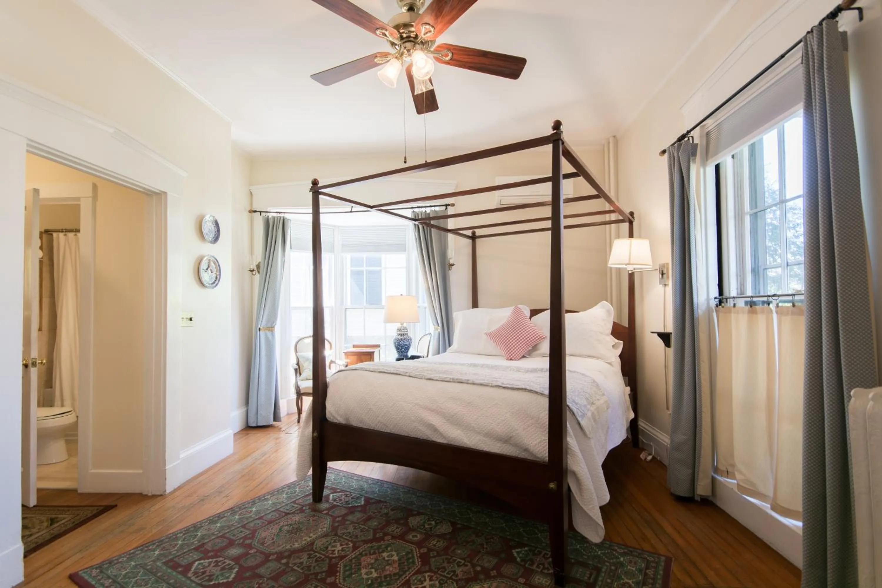 Bed in Marshall Slocum Inn