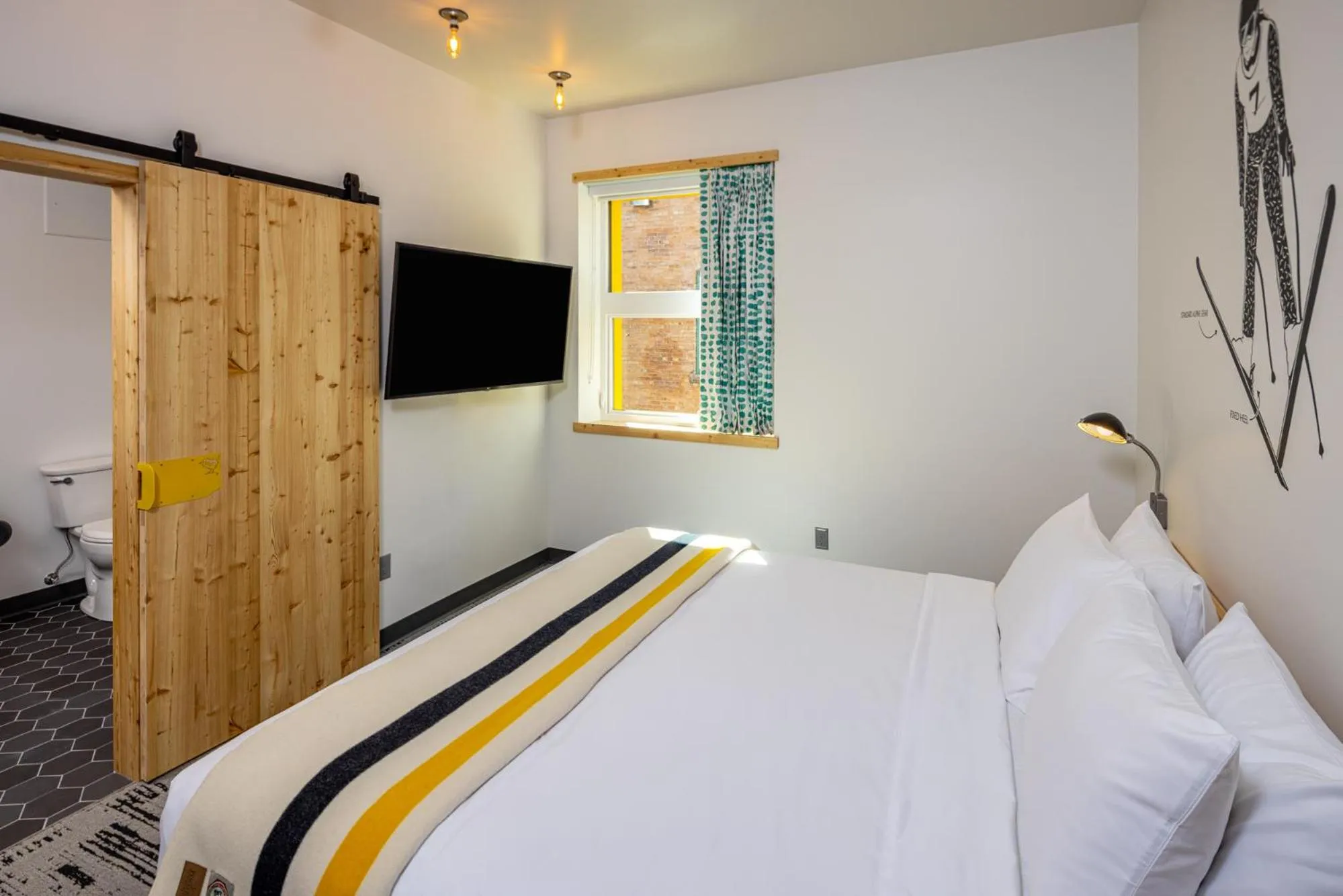 Bedroom, Bed in The Wren