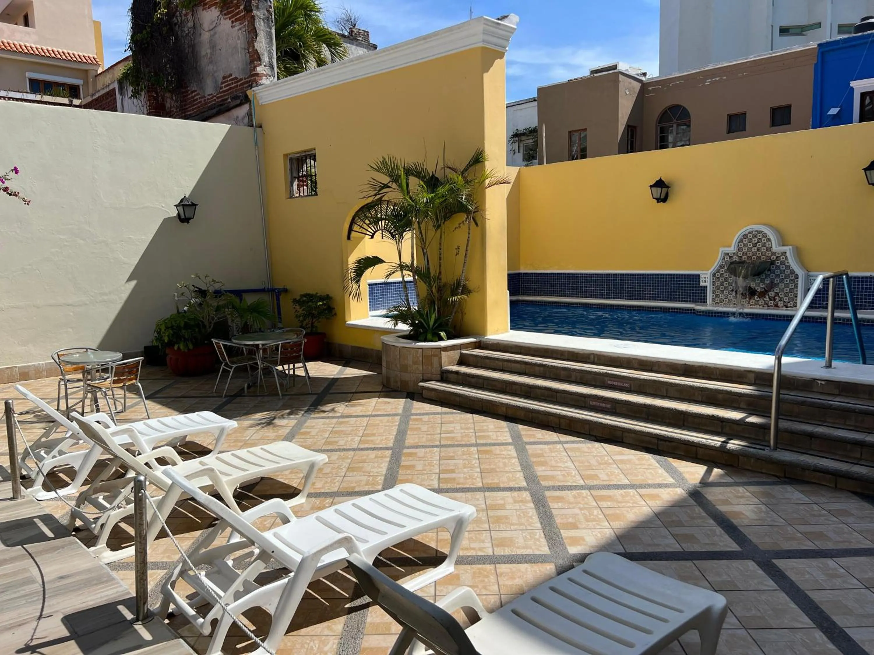 Swimming pool in Hotel La Siesta Malecón