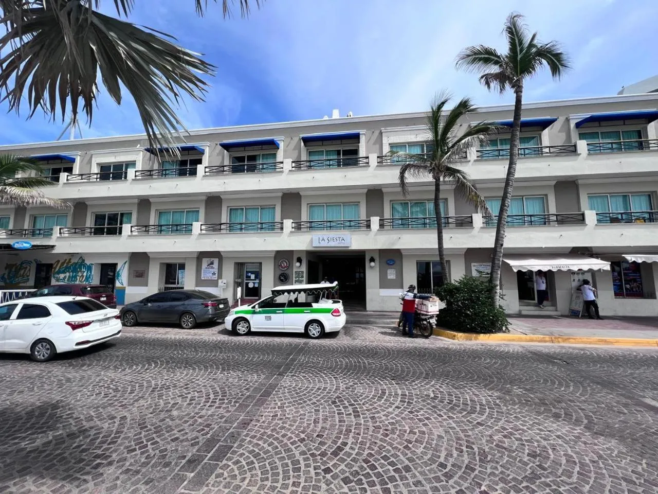 Property building in Hotel La Siesta Malecón