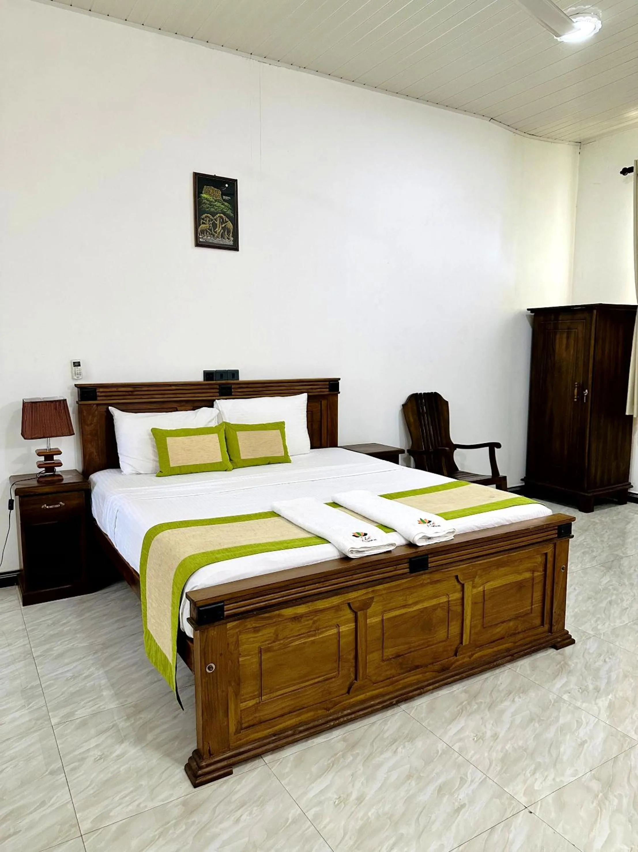 Bed in L S Lanka Hotel Dambulla