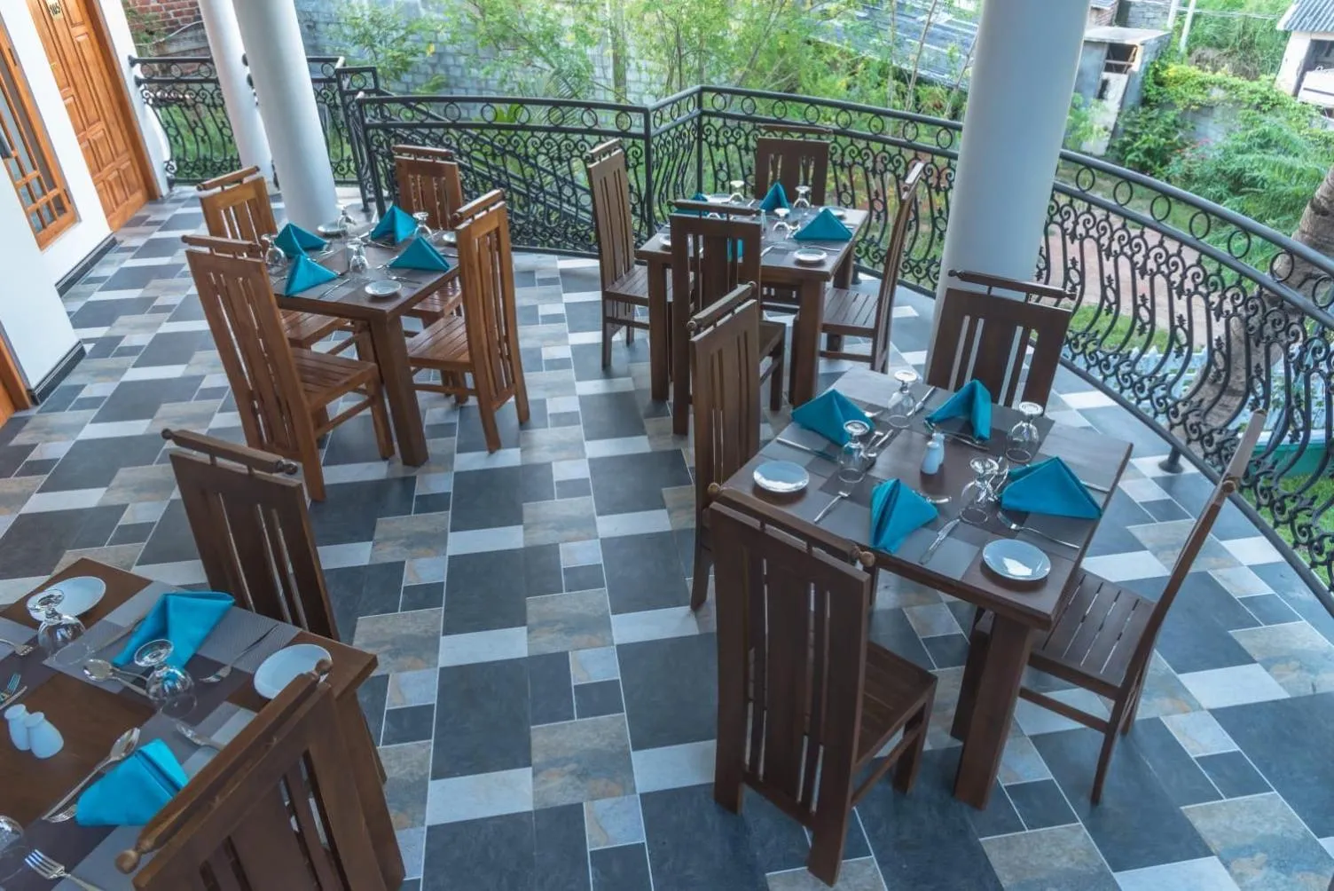 Coffee/tea facilities in L S Lanka Hotel Dambulla