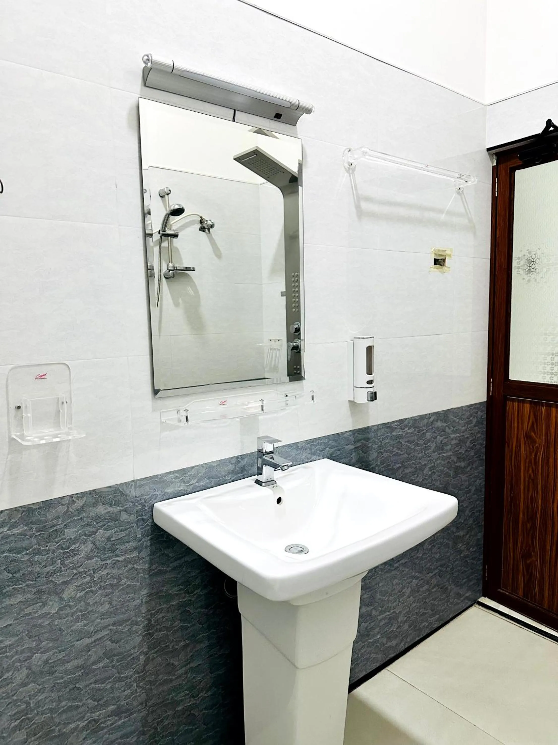 L S Lanka Hotel Dambulla