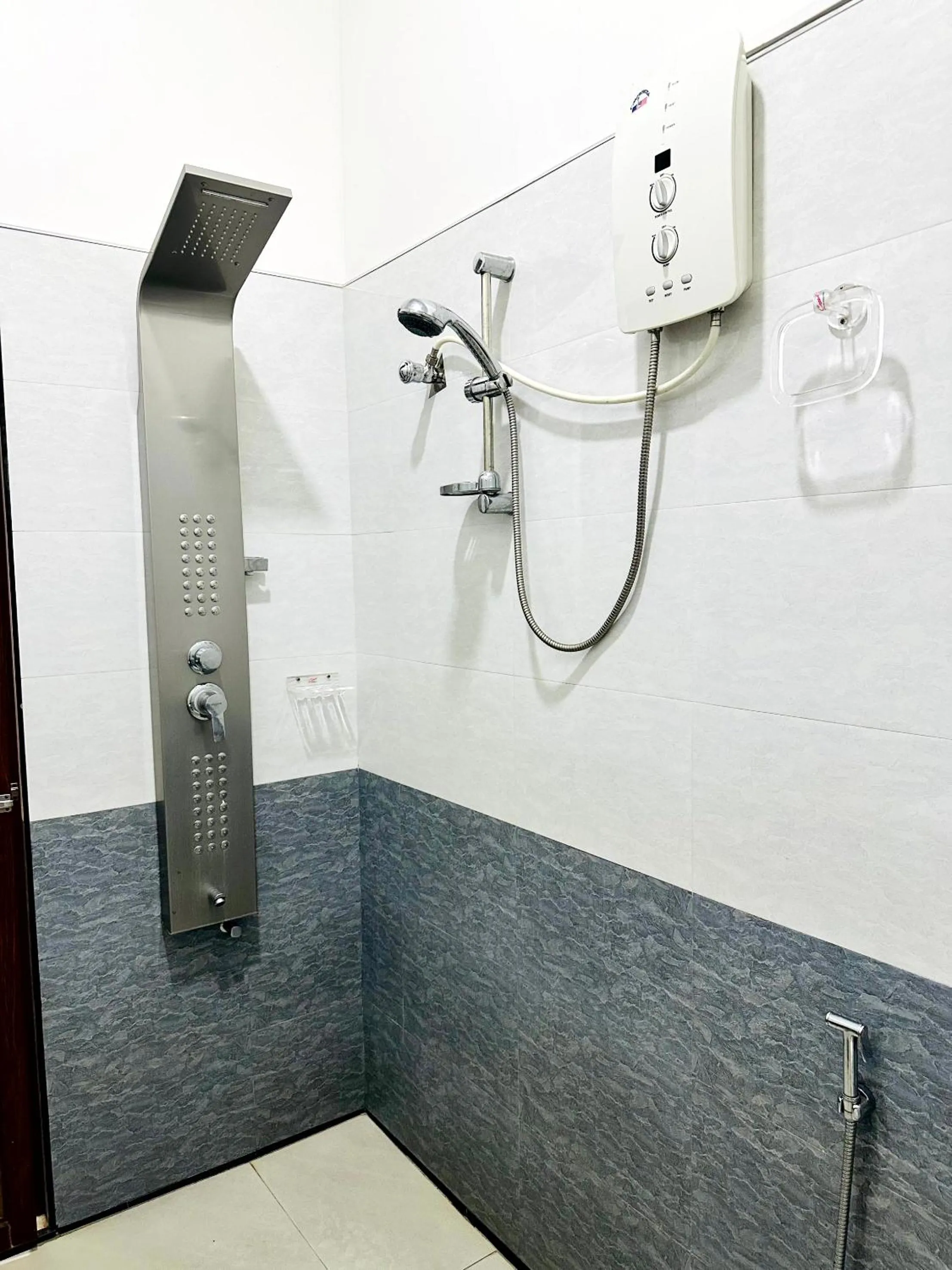 L S Lanka Hotel Dambulla