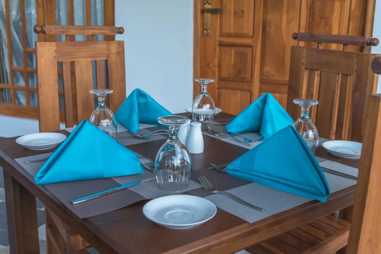 Restaurant/places to eat in L S Lanka Hotel Dambulla