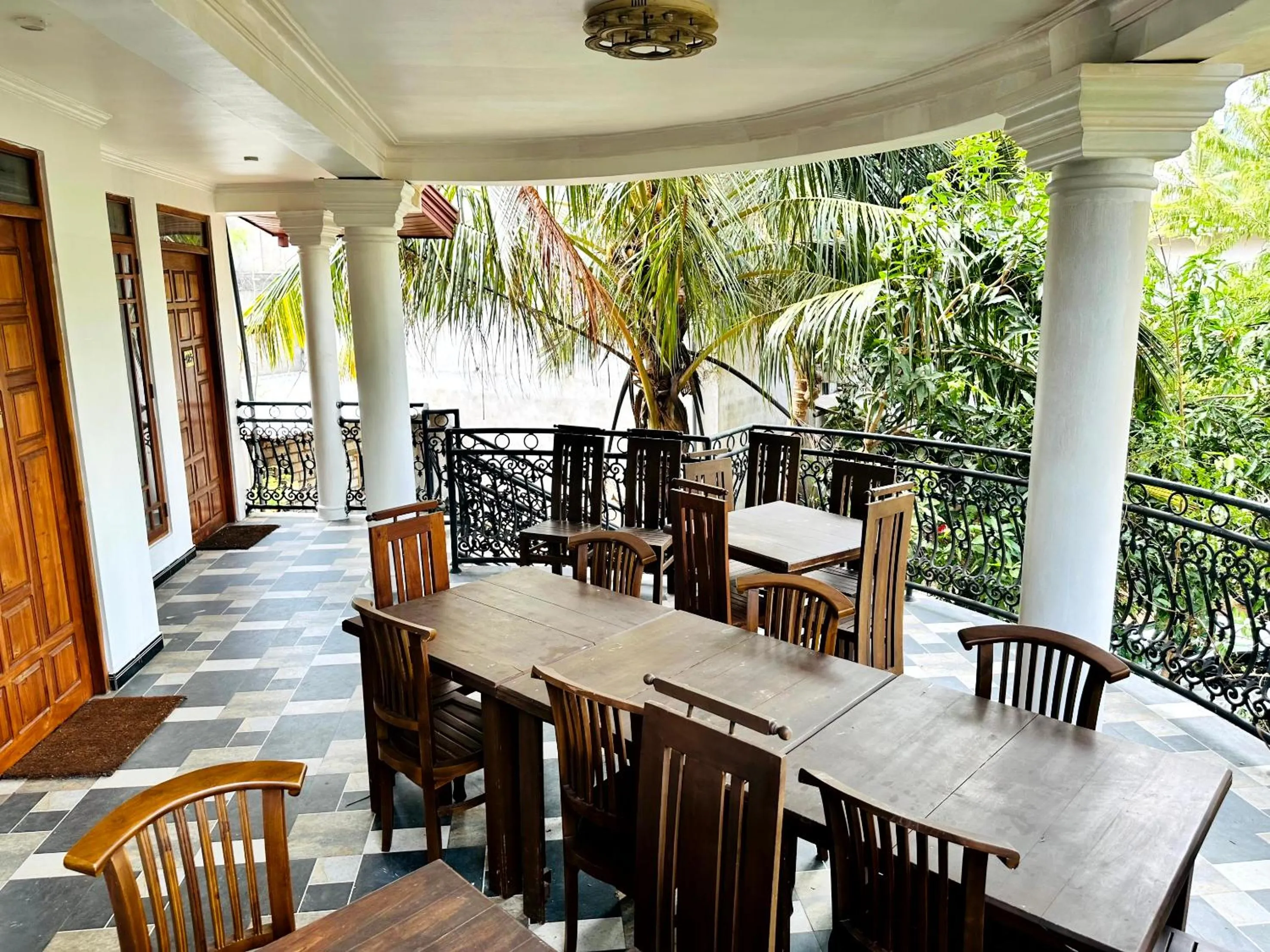 L S Lanka Hotel Dambulla